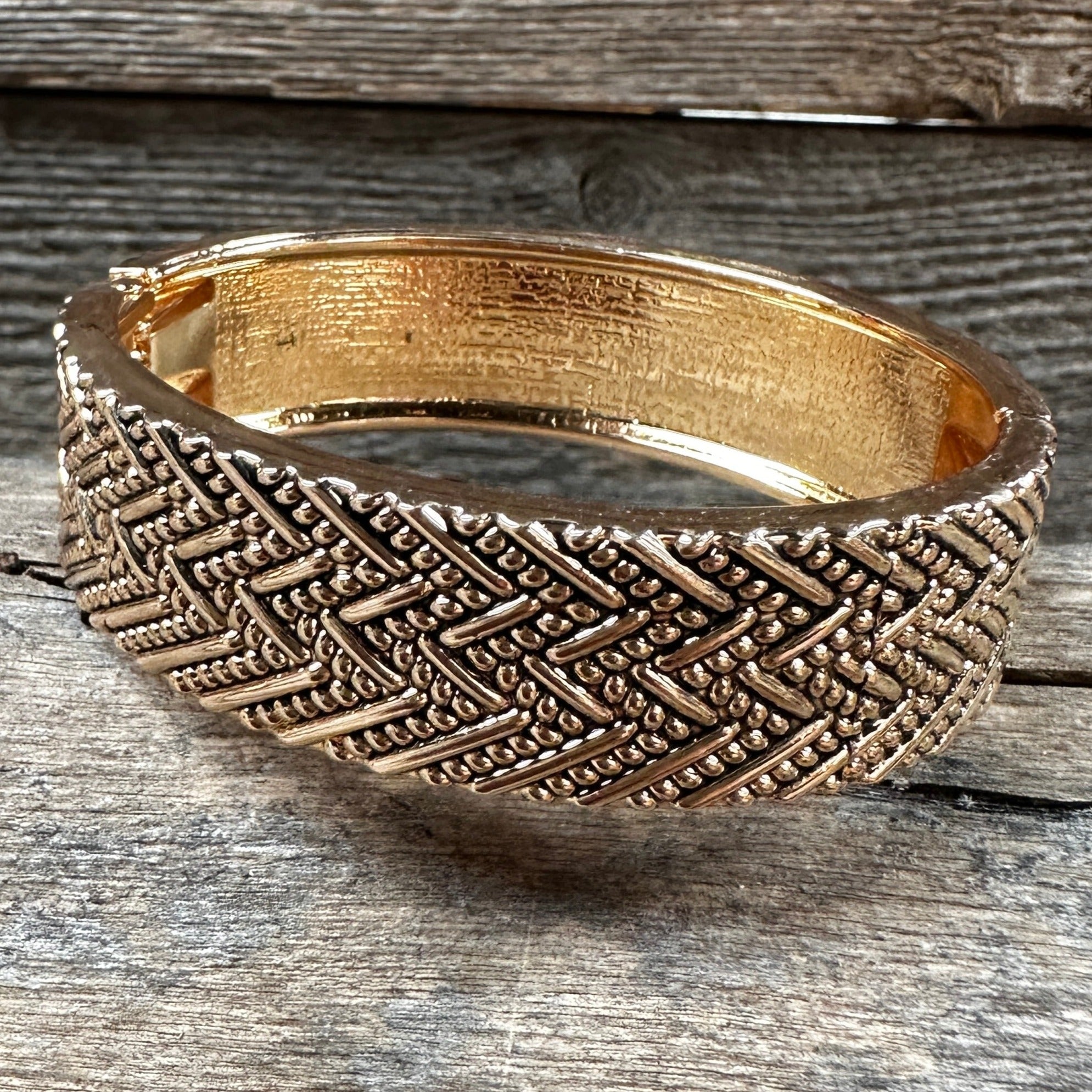 Gold Dot and Line Fashion Cuff XI136