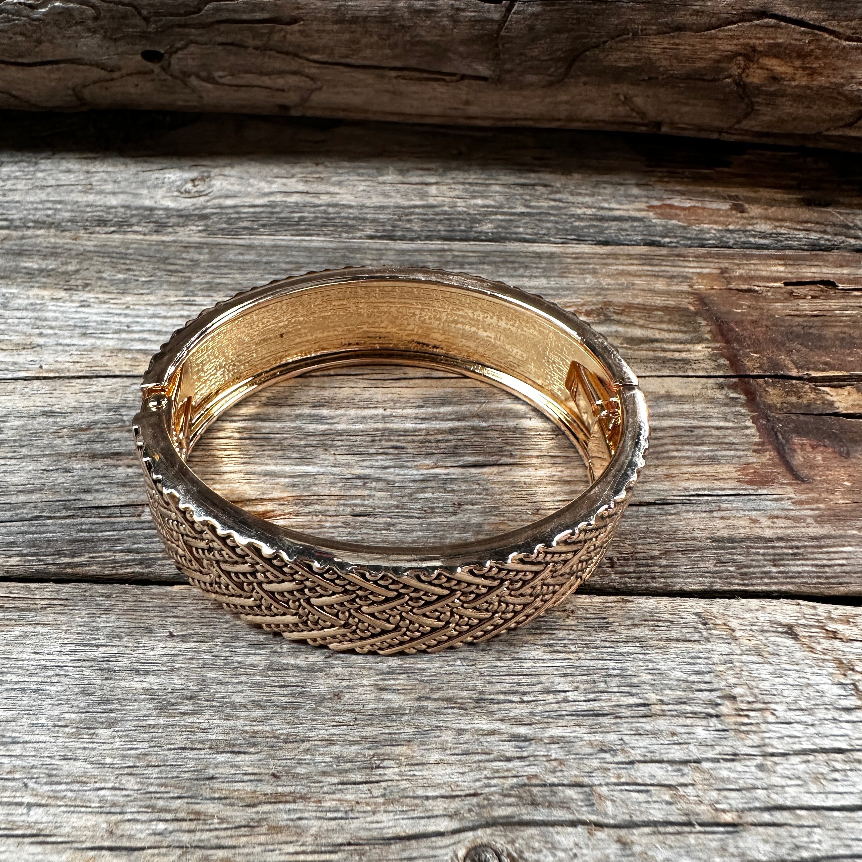 Gold Dot and Line Fashion Cuff XI136