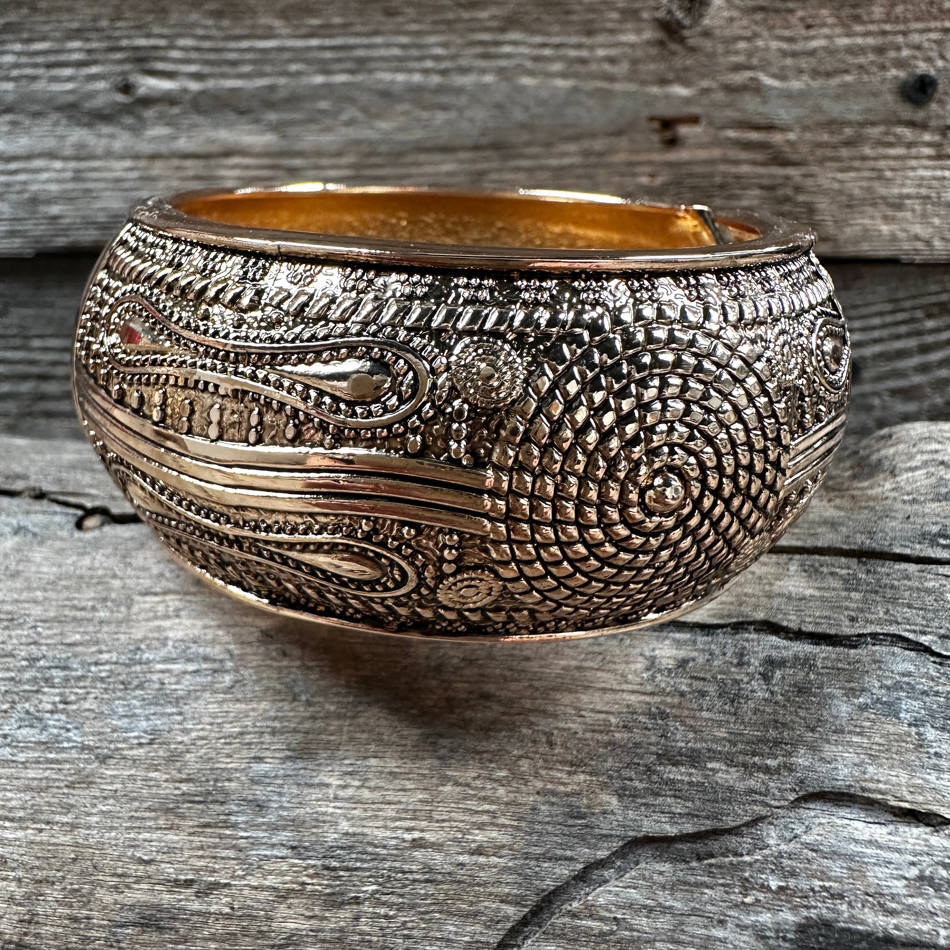 Gold Circular Fashion Cuff XI145