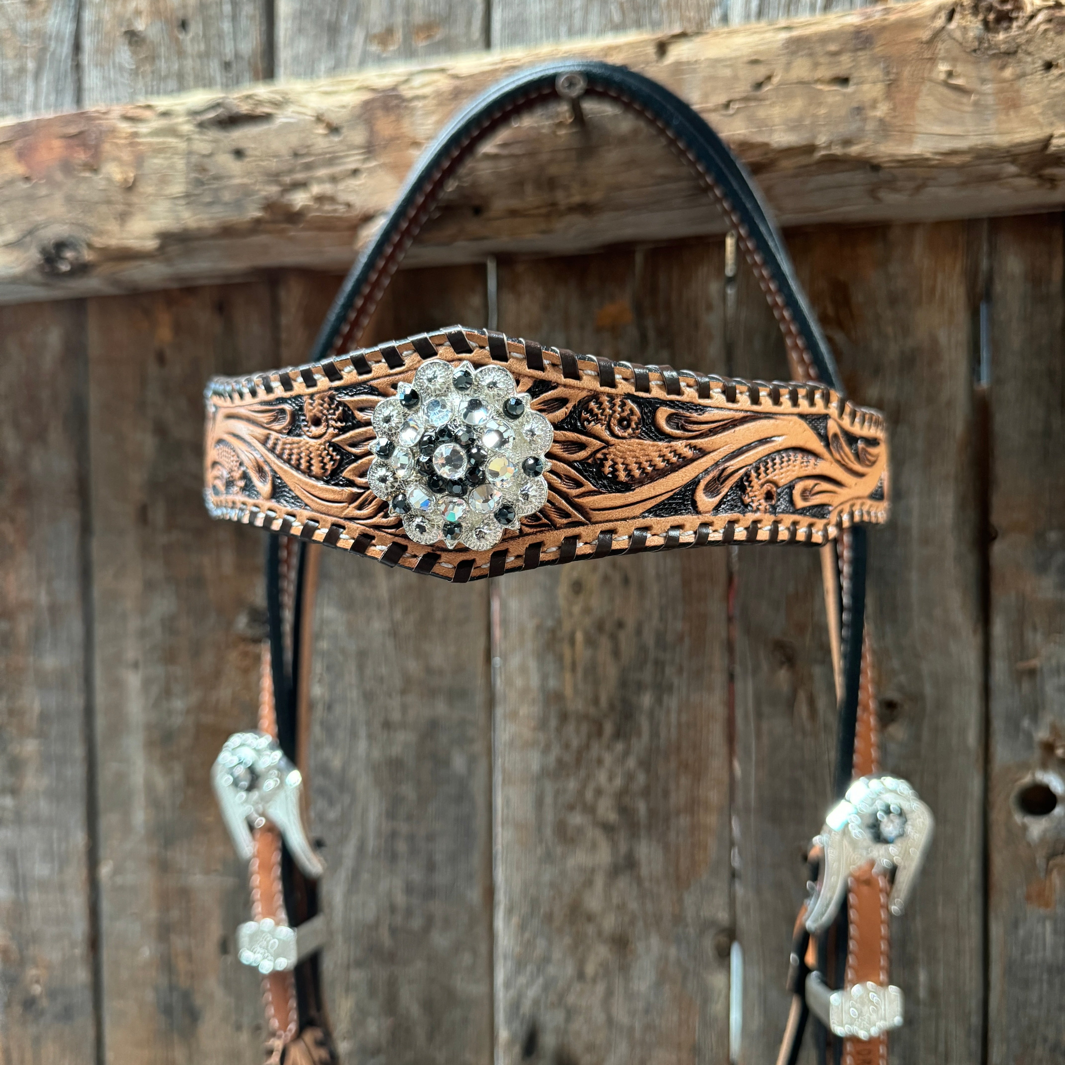 Floral Whipstitch Black and Red Browband / One Ear - Triangle / Gladiator Breastcollar Tack Set #BBBC642