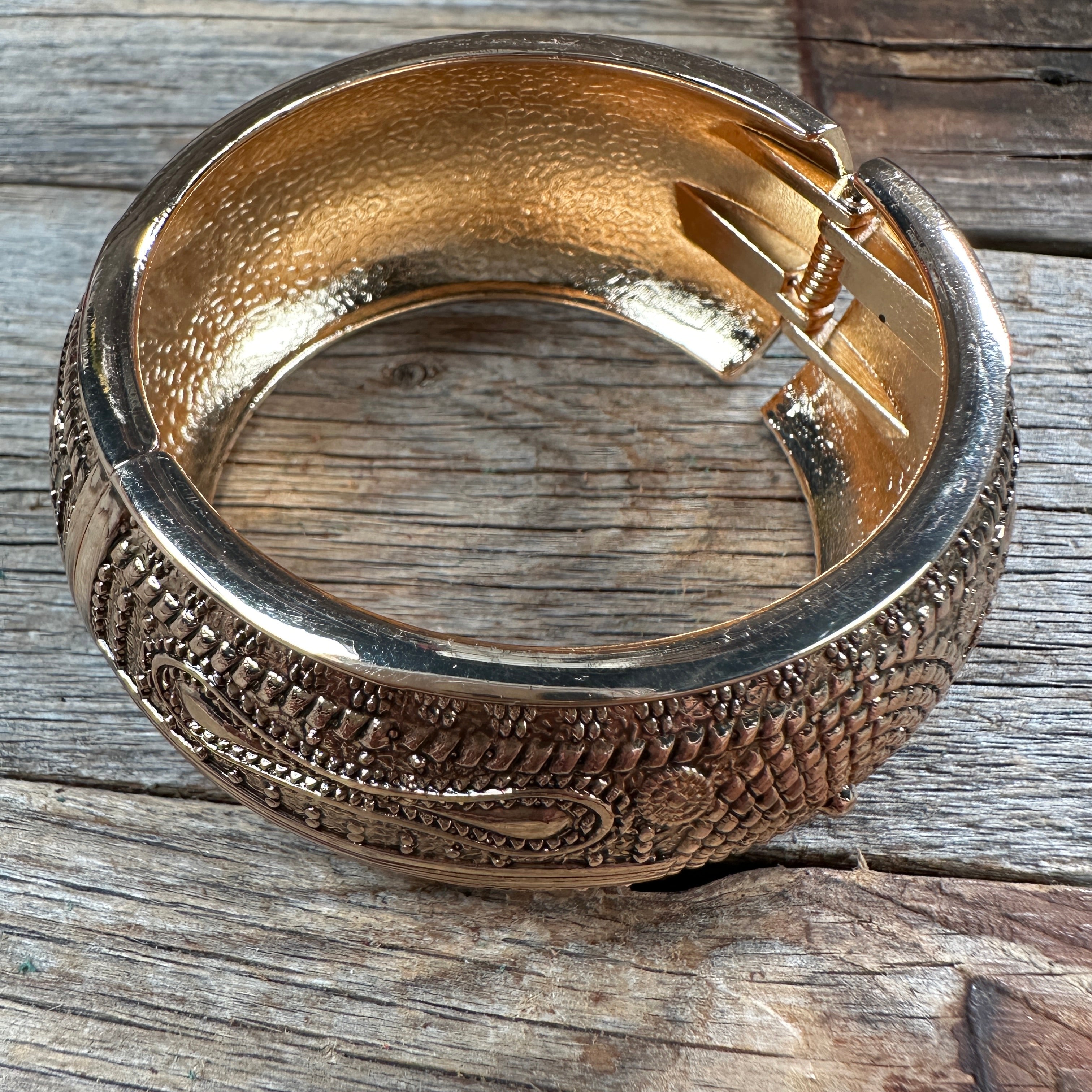 Gold Circular Fashion Cuff XI145