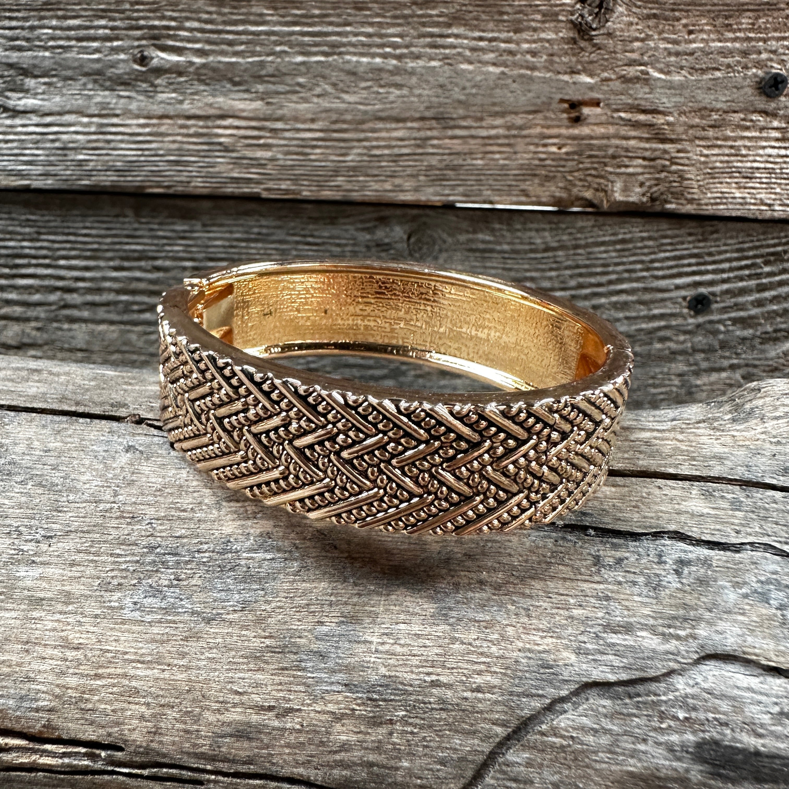 Gold Dot and Line Fashion Cuff XI136