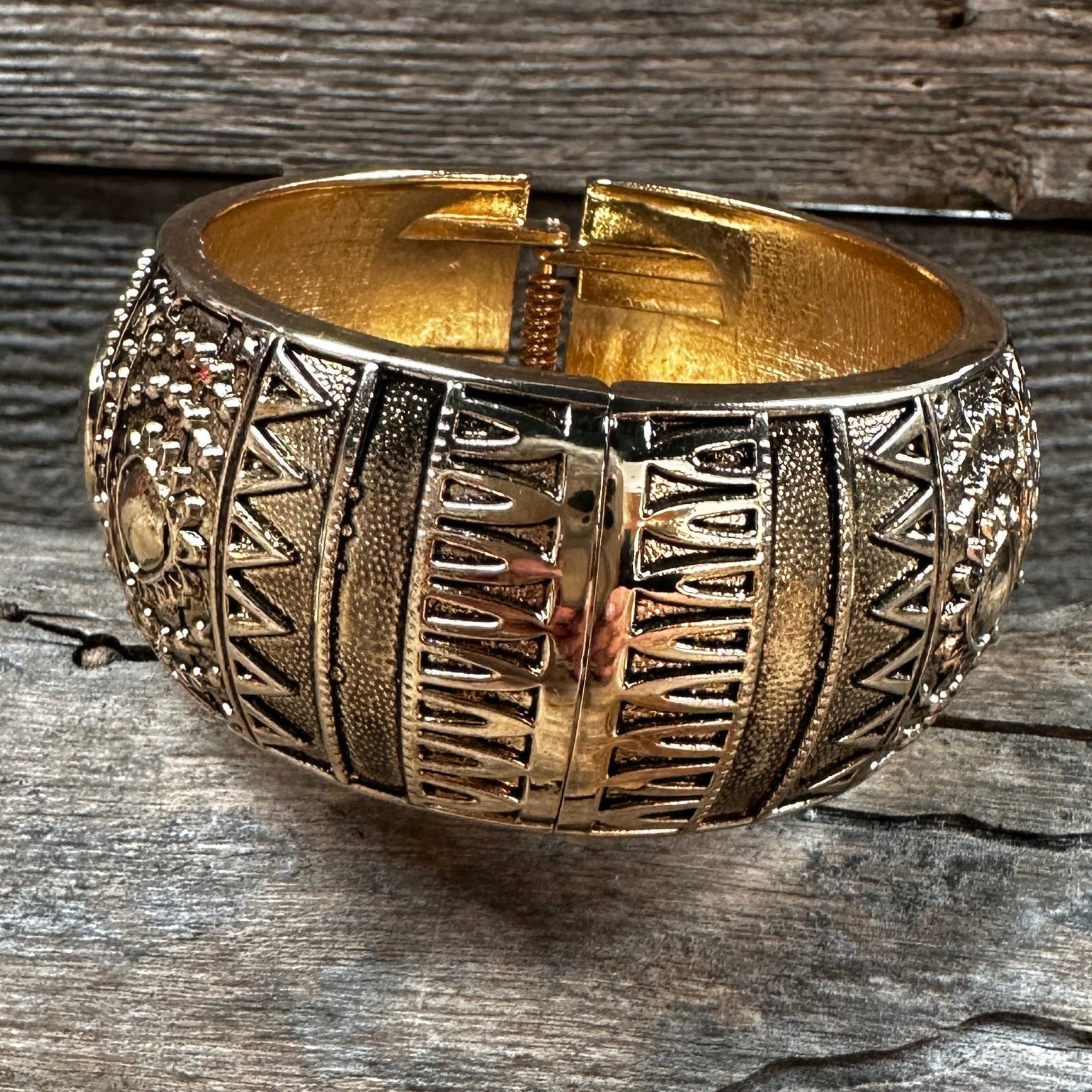 Gold Geometrical Fashion Cuff XI144