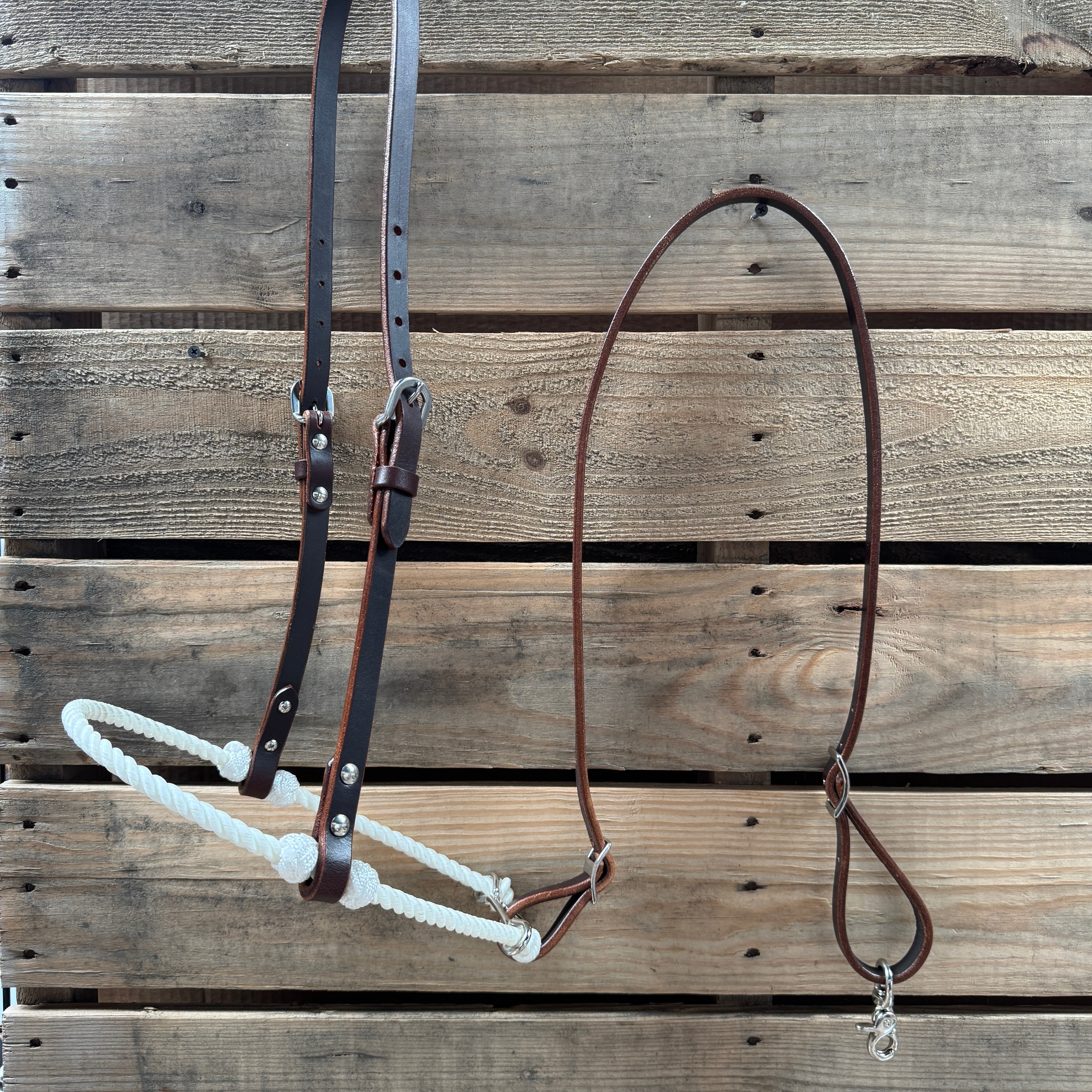 White Single Rope Noseband Lariat with Leather Hanger #HAN106