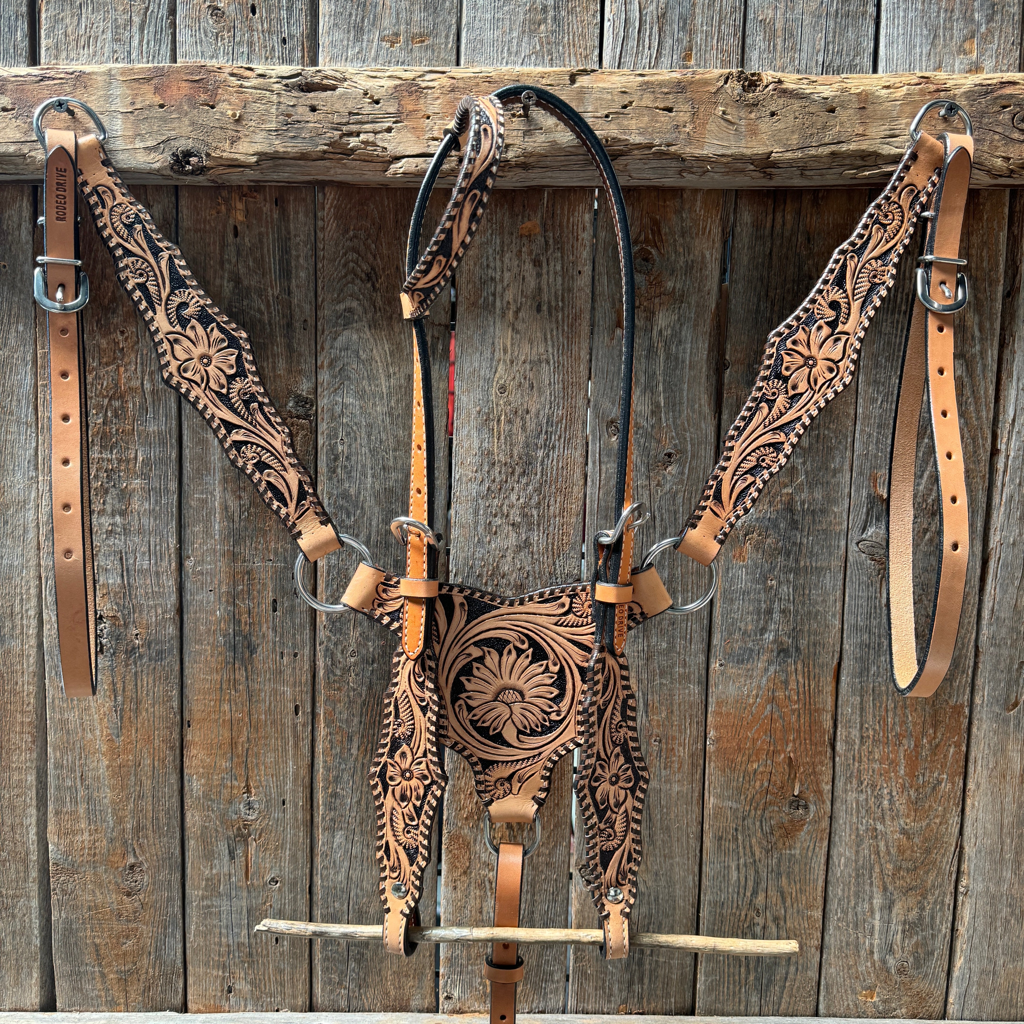 Light Oil Floral Whipstitch Triangle / Gladiator Browband/ One Ear Breastcollar Tack Set
