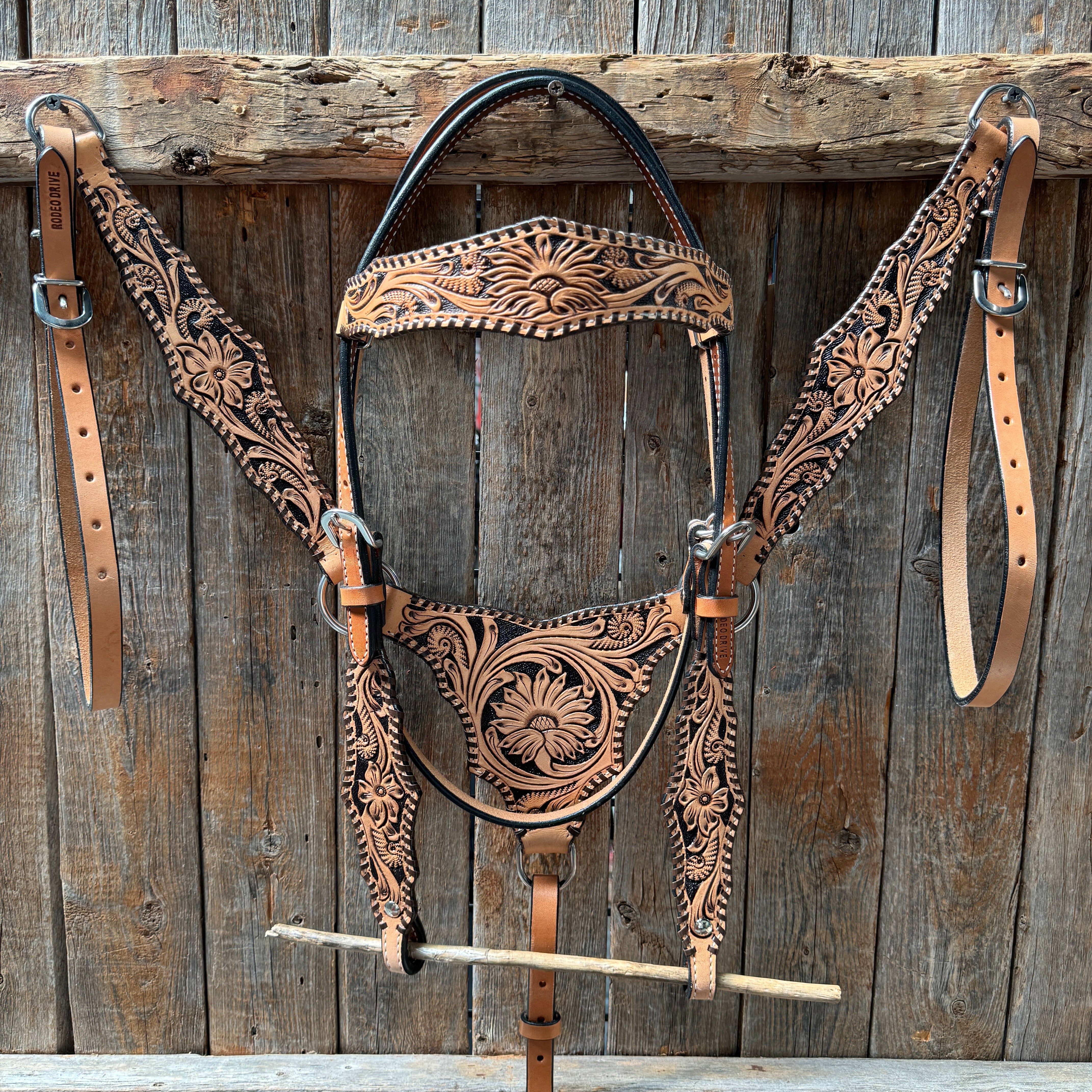 Light Oil Floral Whipstitch Triangle / Gladiator Browband/ One Ear Breastcollar Tack Set