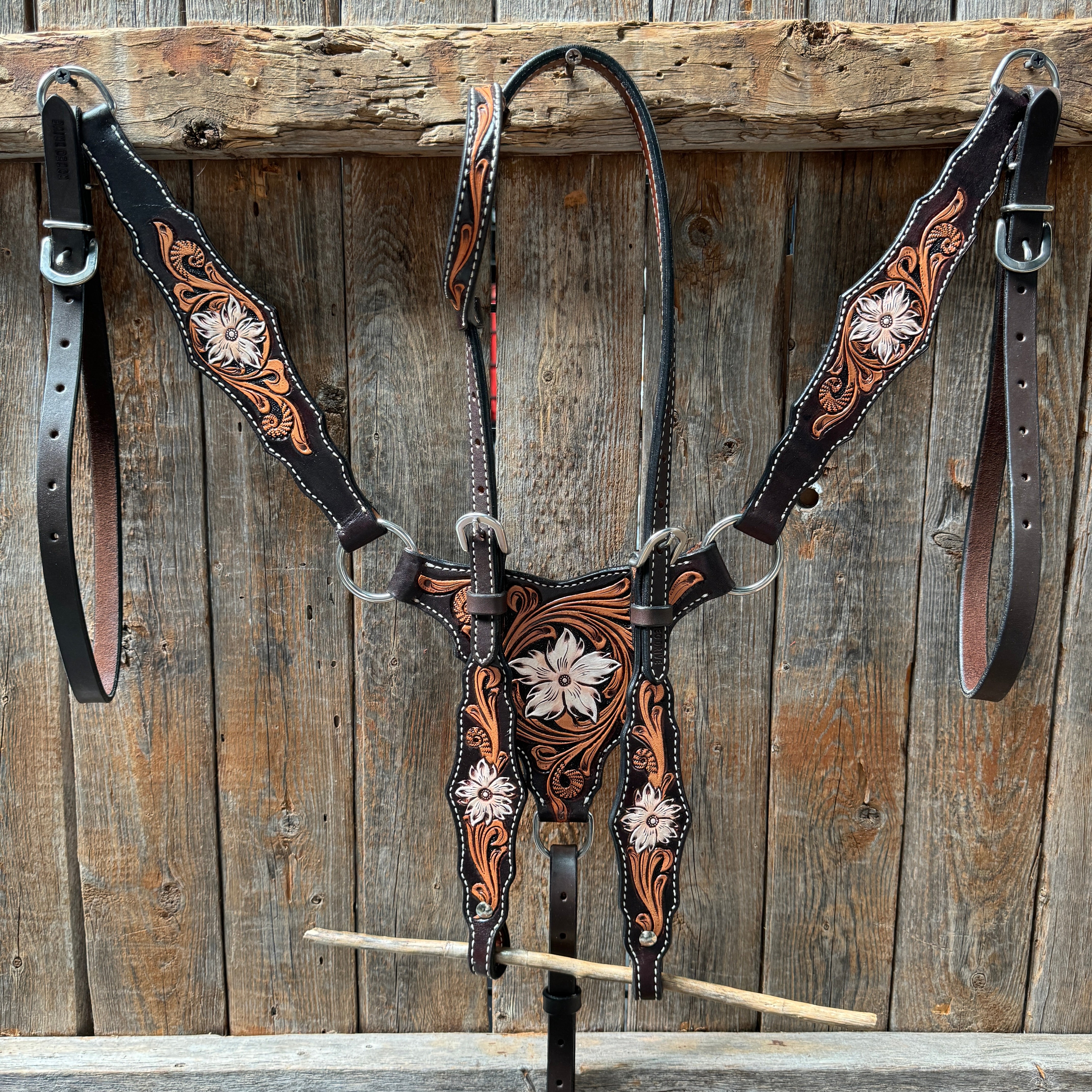 Triple Tone Floral Triangle / Gladiator Browband/ One Ear Breastcollar Tack Set