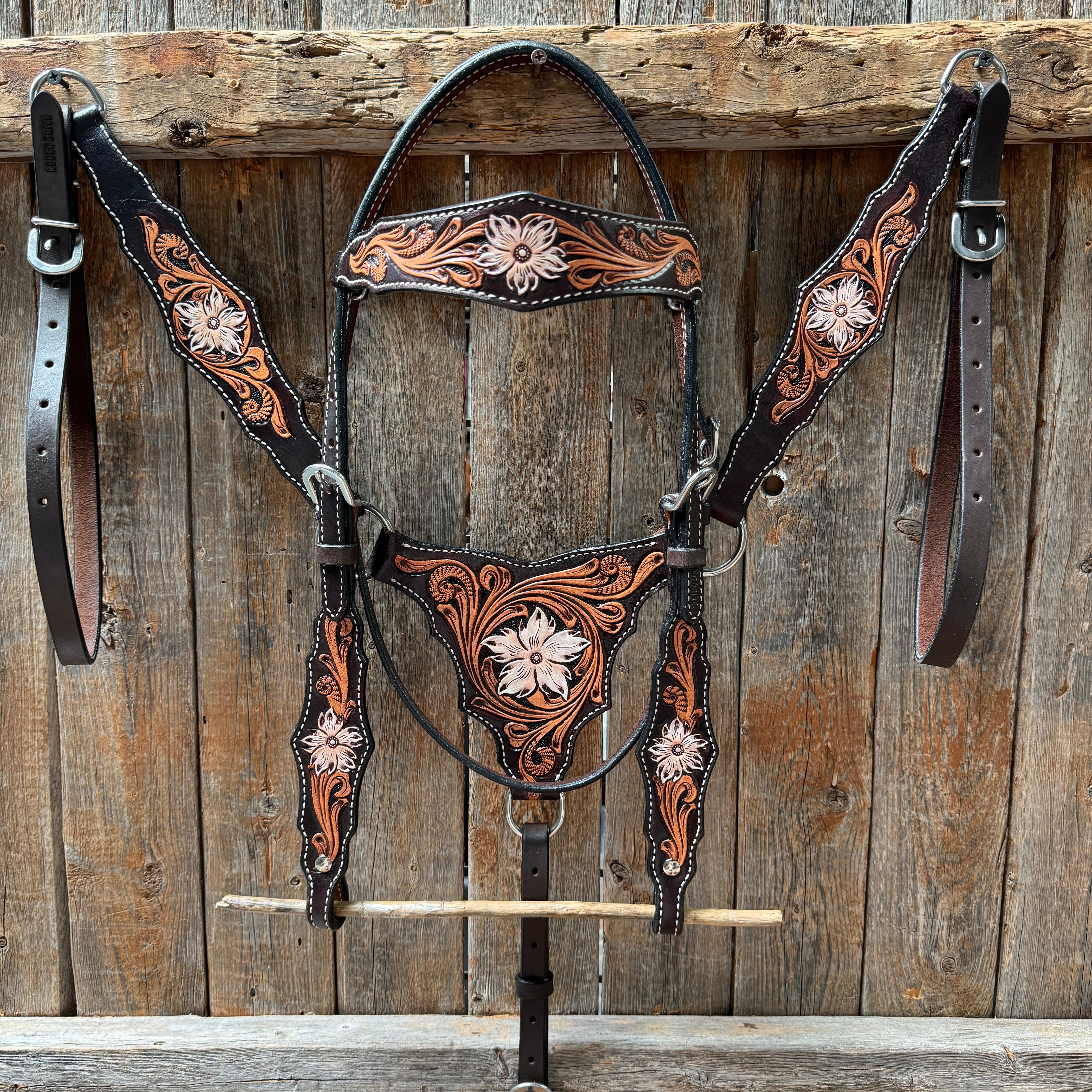 Triple Tone Floral Triangle / Gladiator Browband/ One Ear Breastcollar Tack Set