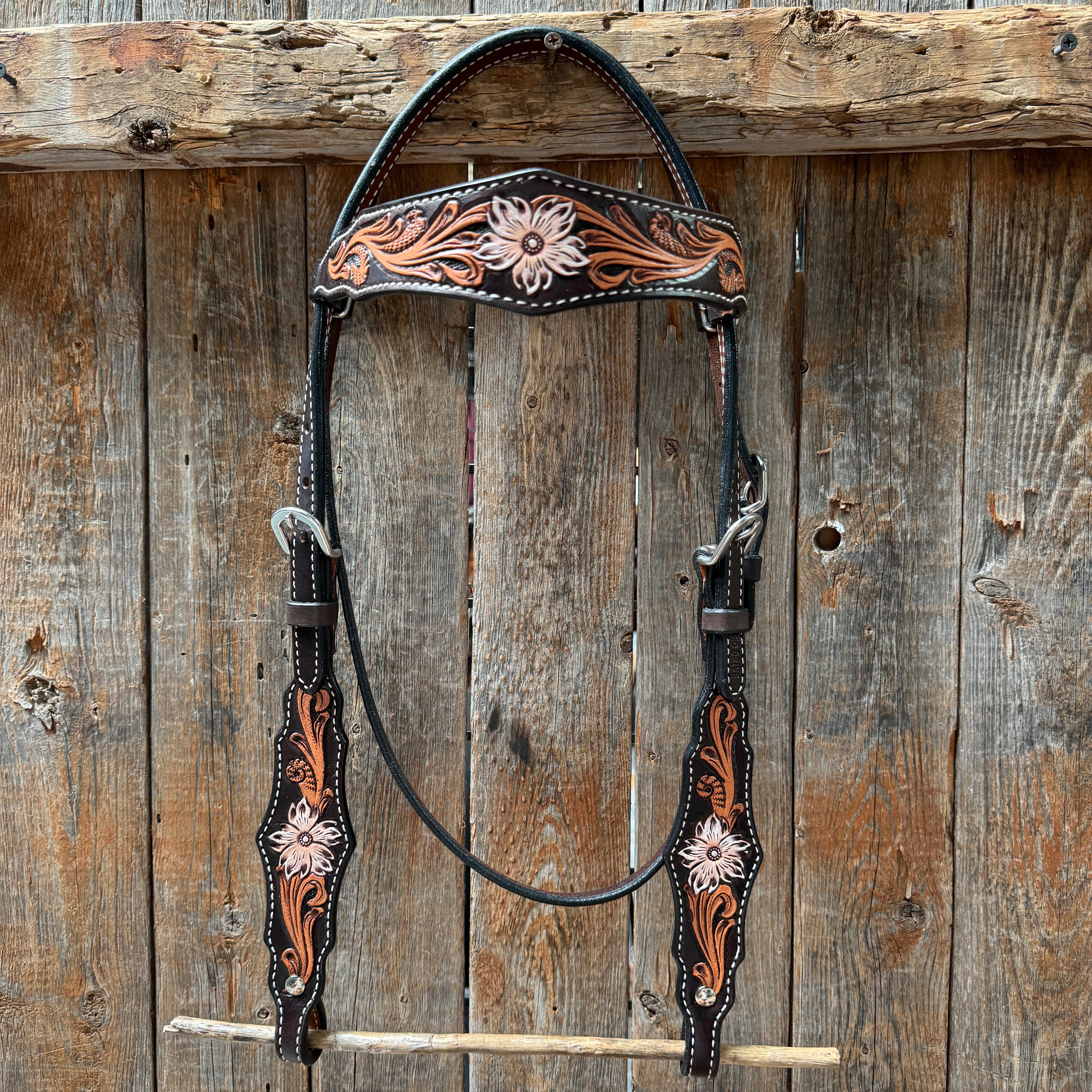 Triple Tone Floral Triangle / Gladiator Browband/ One Ear Breastcollar Tack Set