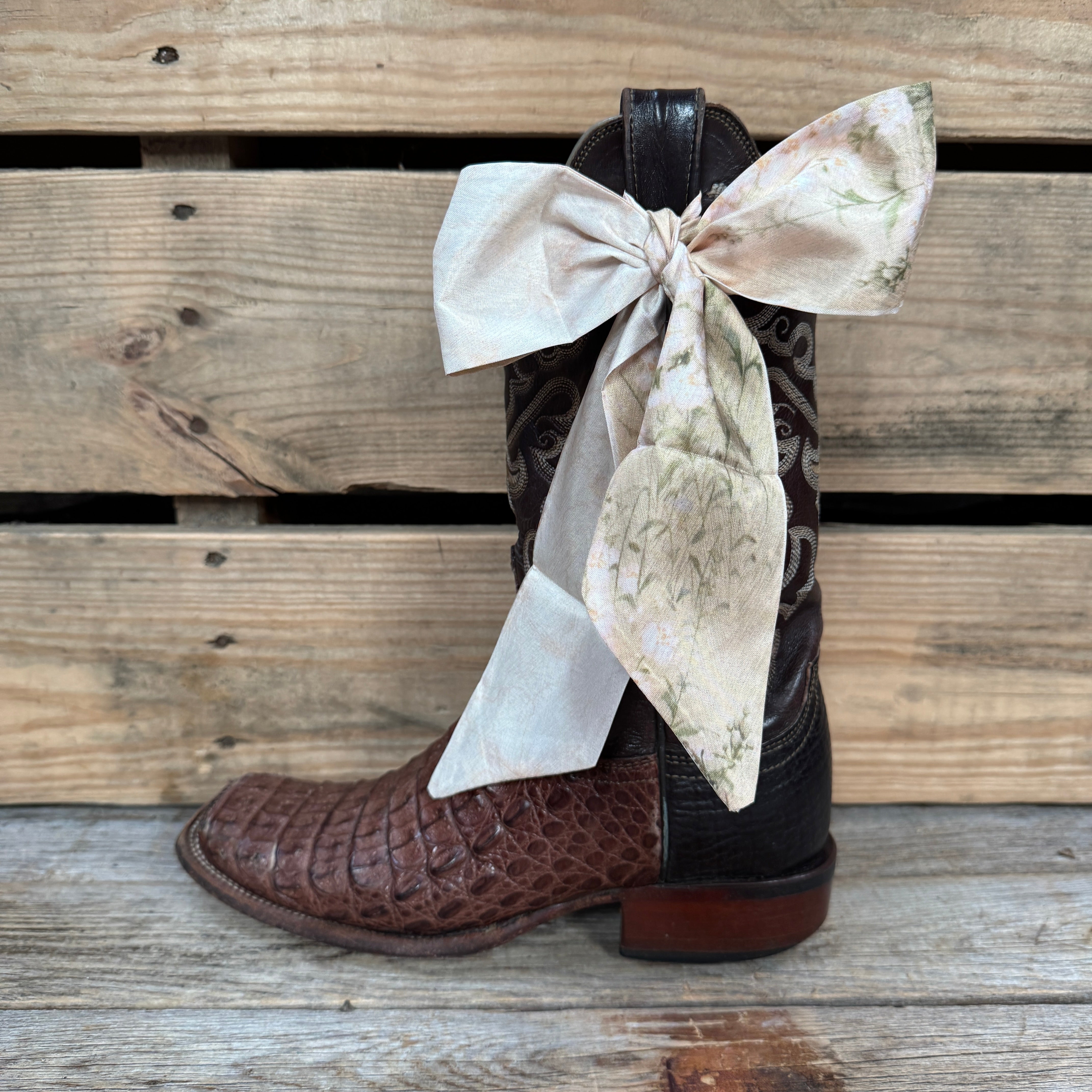 Green and Cream Western Skinny Mini Wild Rag Scarf / Cowgirl Necktie #TW105