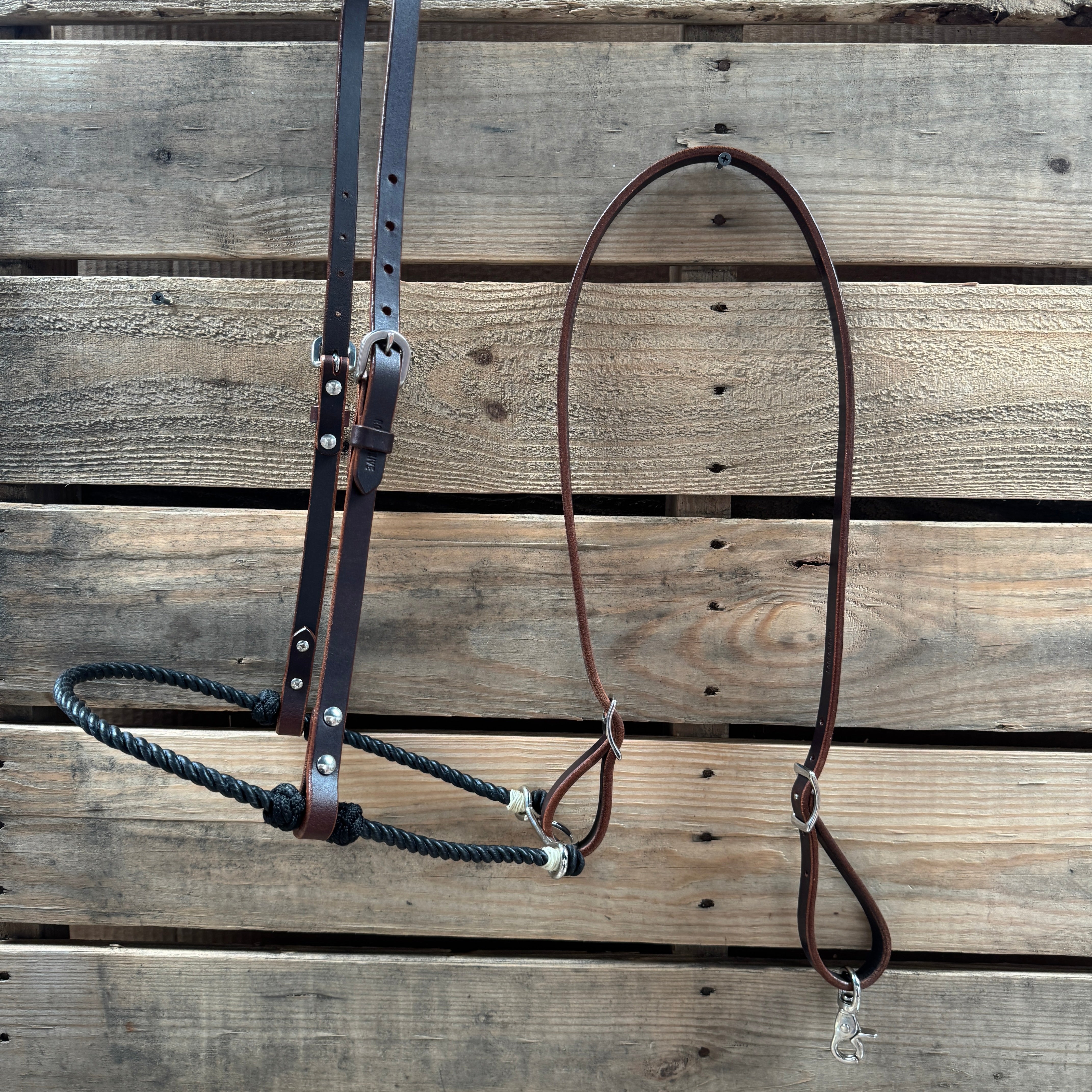 Black Single Rope Noseband Lariat with Leather Hanger #HAN107
