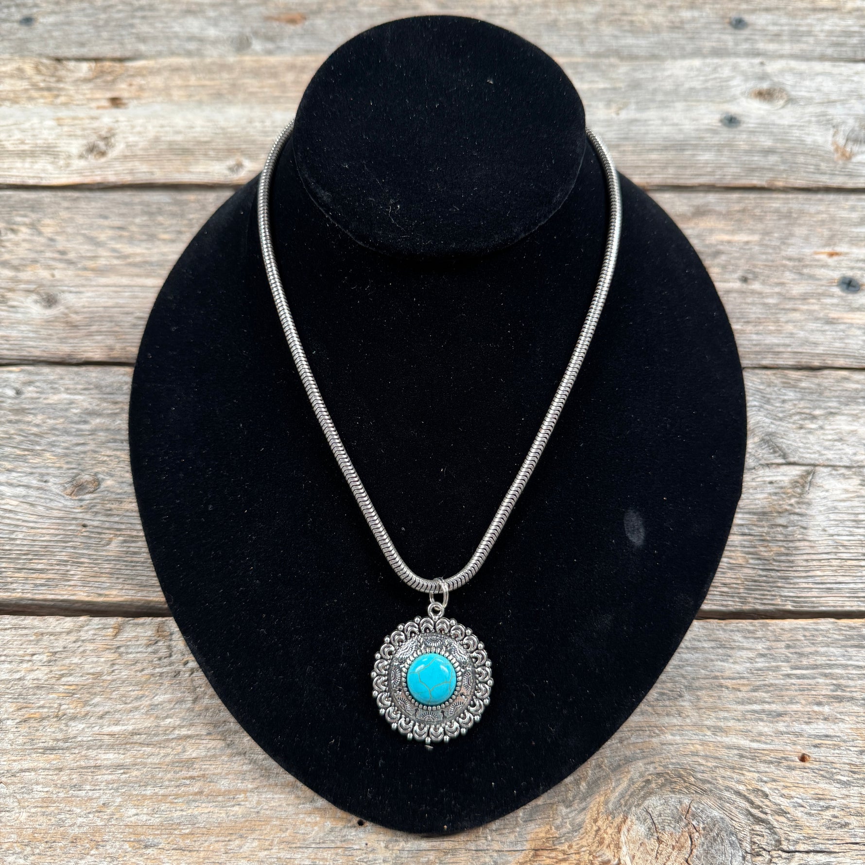Circle Fashion Turquoise Pendant Necklace