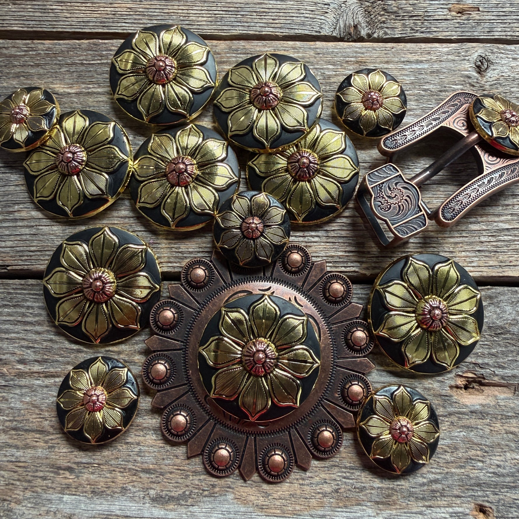 Black & Gold Sunflower Western Concho W125