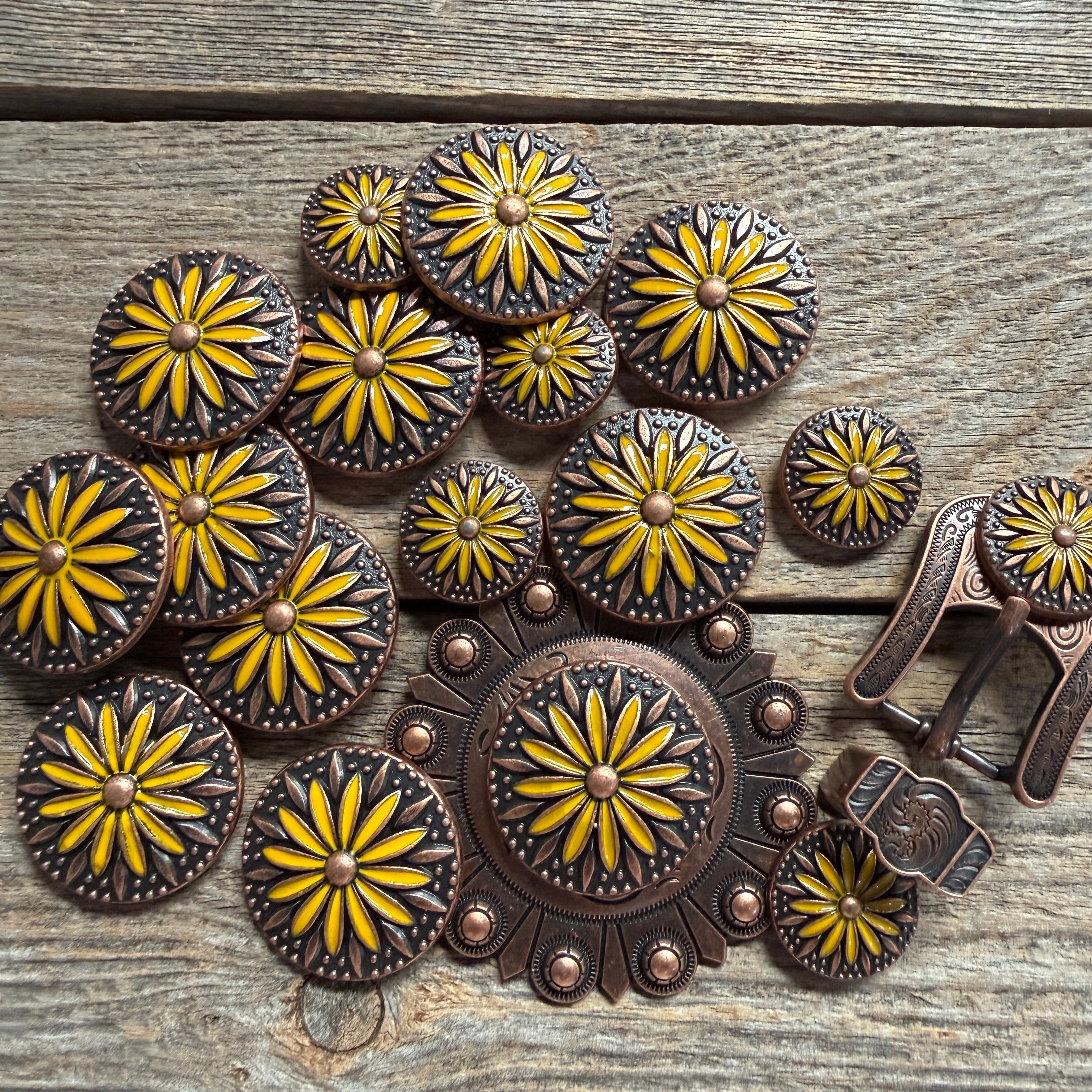 Copper Yellow Daisy Western Concho W229