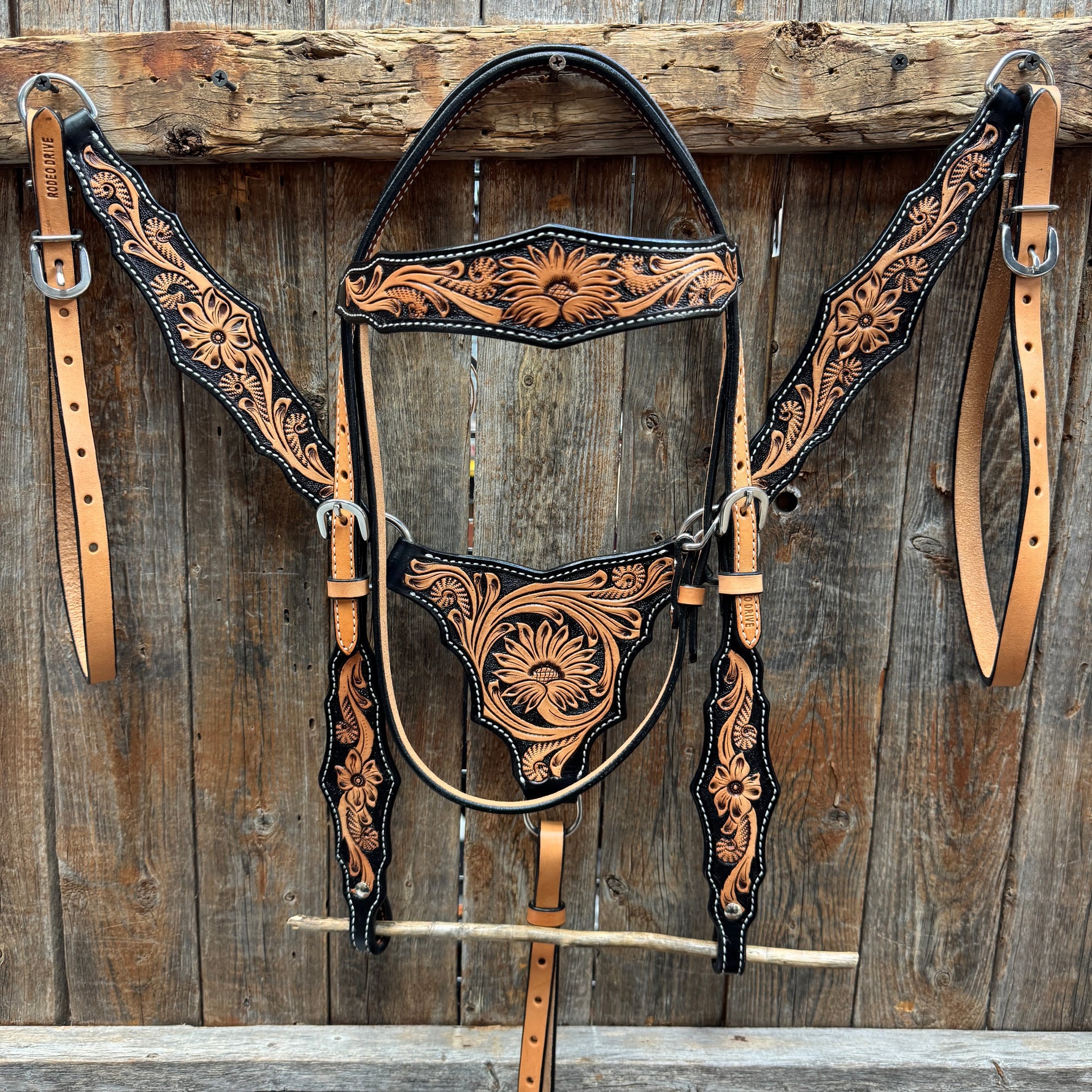 Two Tone Floral Triangle / Gladiator Browband/ One Ear Breastcollar Tack Set