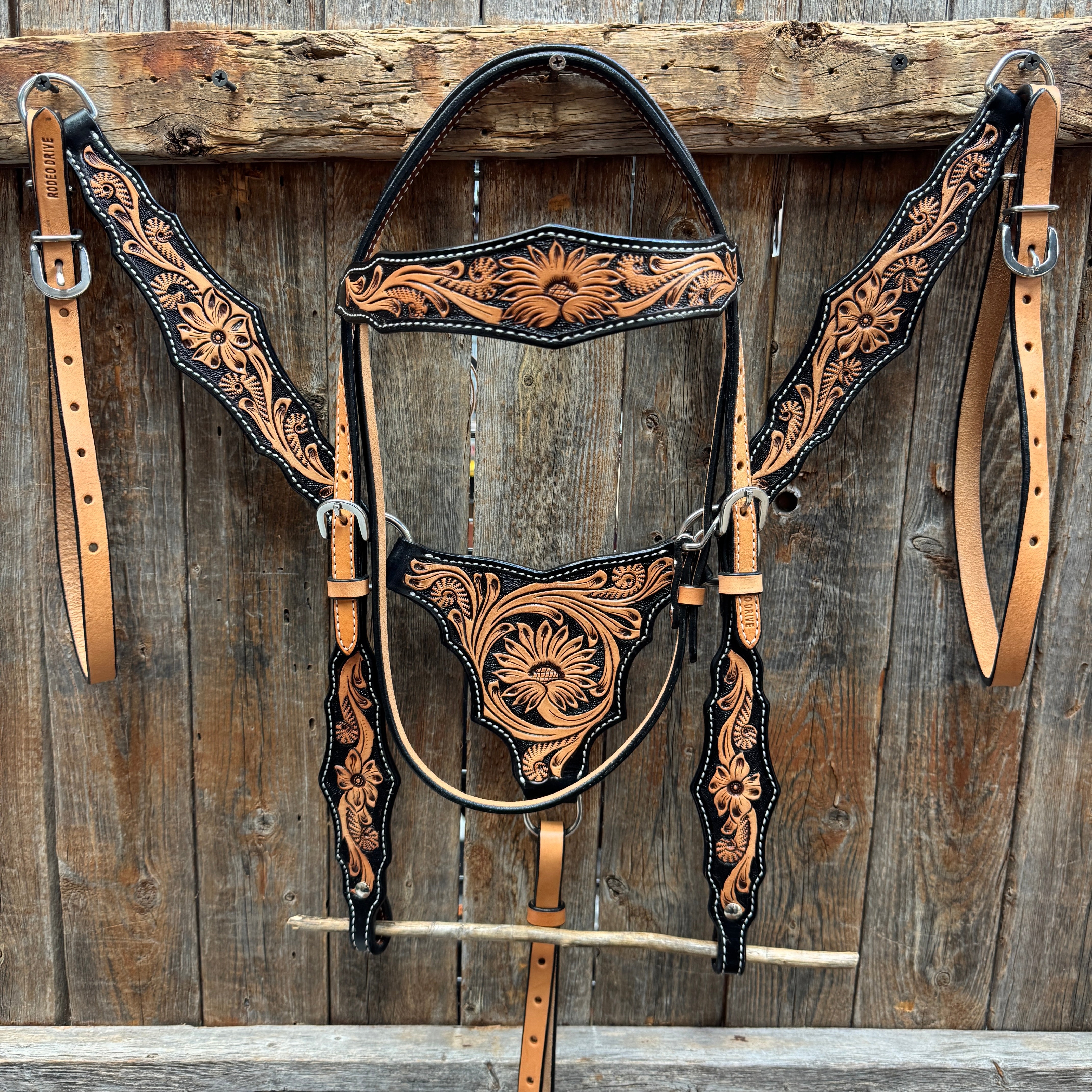 Two Tone Floral Triangle / Gladiator Browband/ One Ear Breastcollar Tack Set