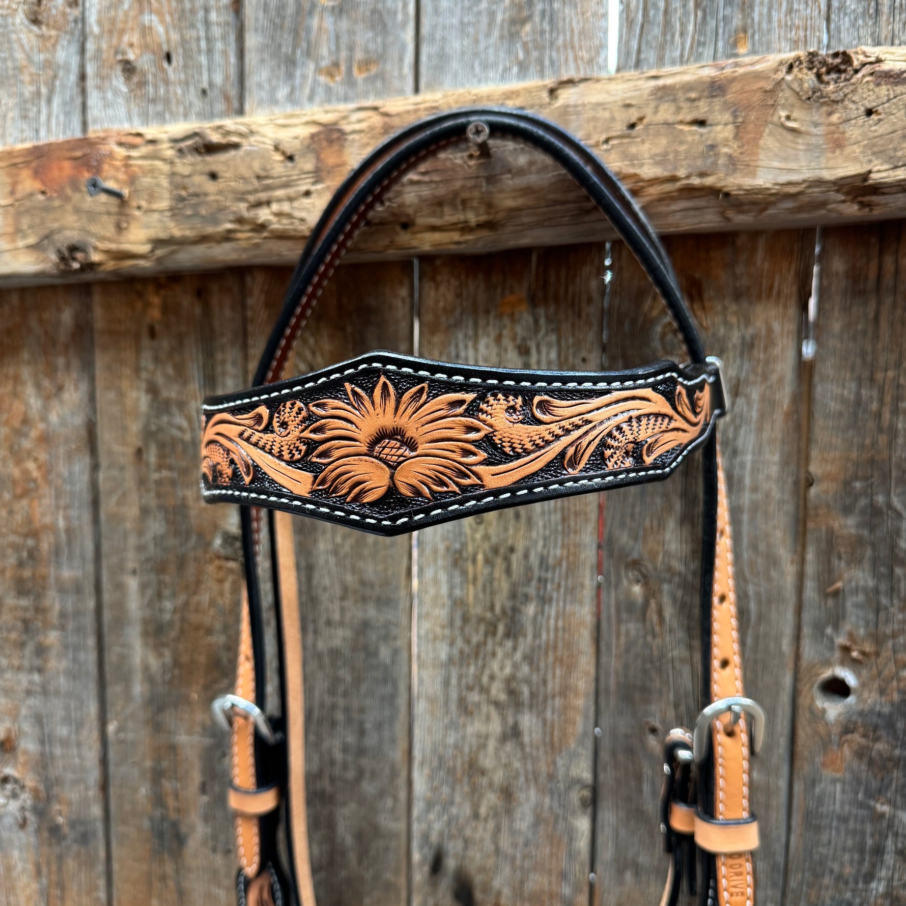 Two Tone Floral Triangle / Gladiator Browband/ One Ear Breastcollar Tack Set
