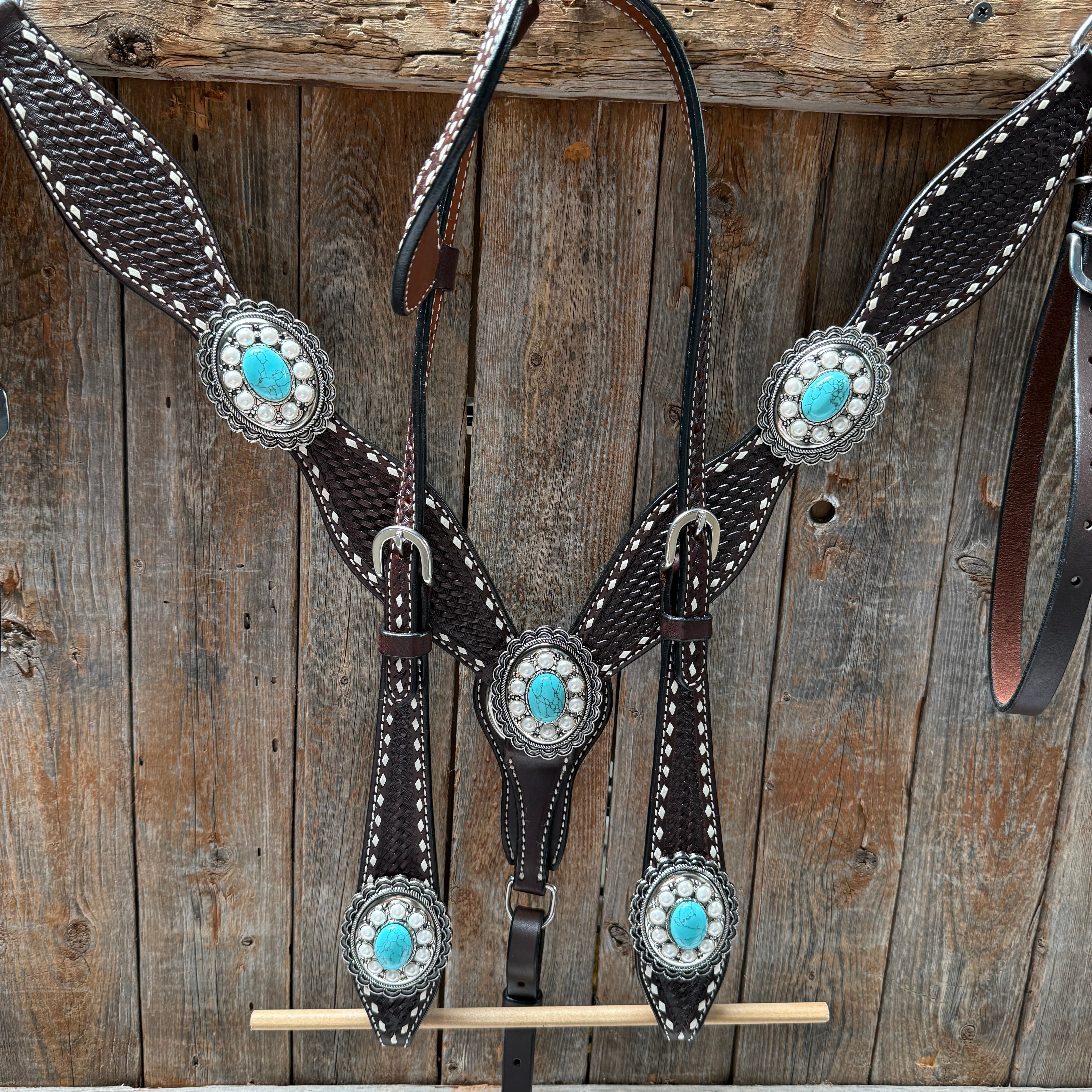 Dark Oil Buckstitch Turquoise One Ear Tack Set #OEBC527