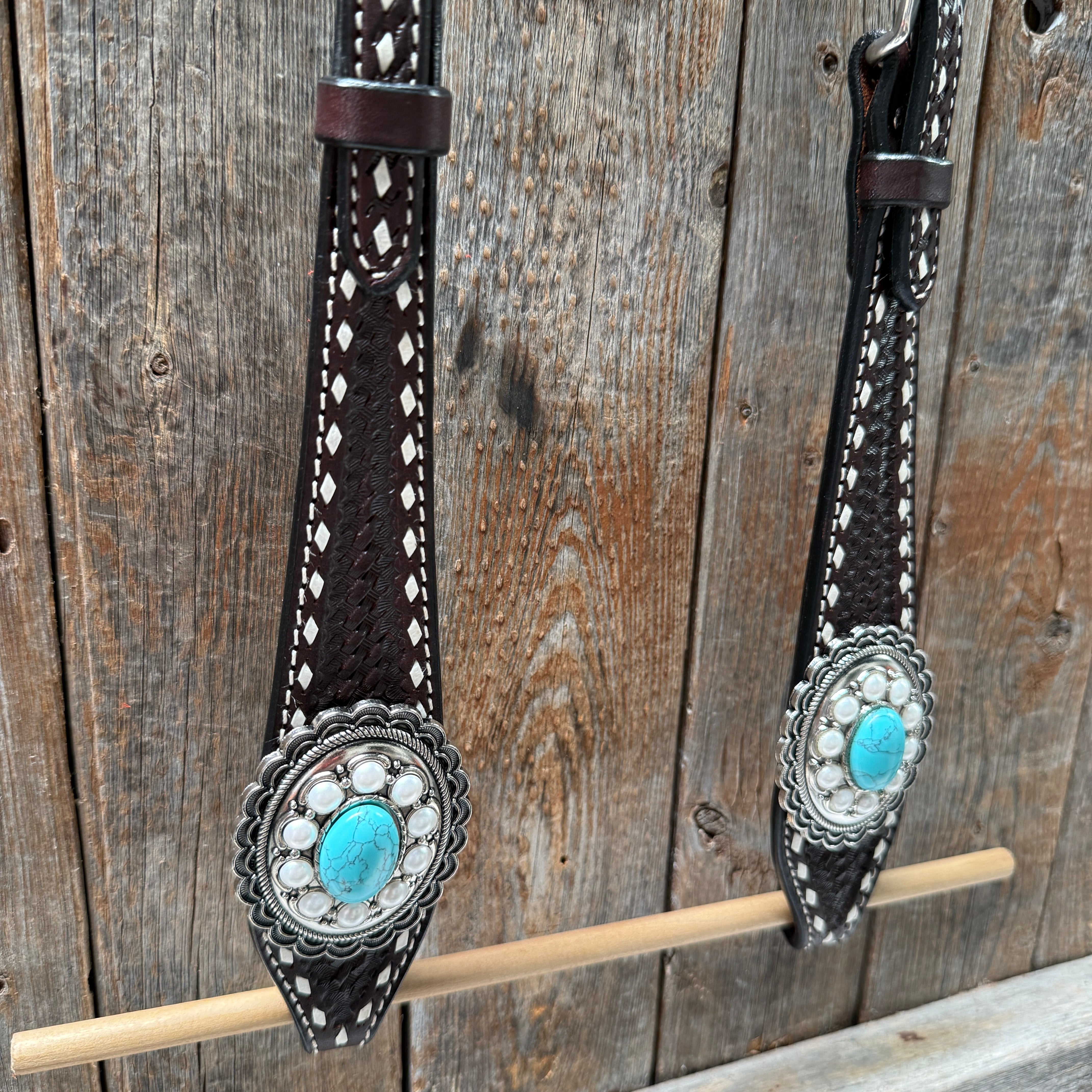 Dark Oil Buckstitch Turquoise One Ear Tack Set #OEBC527