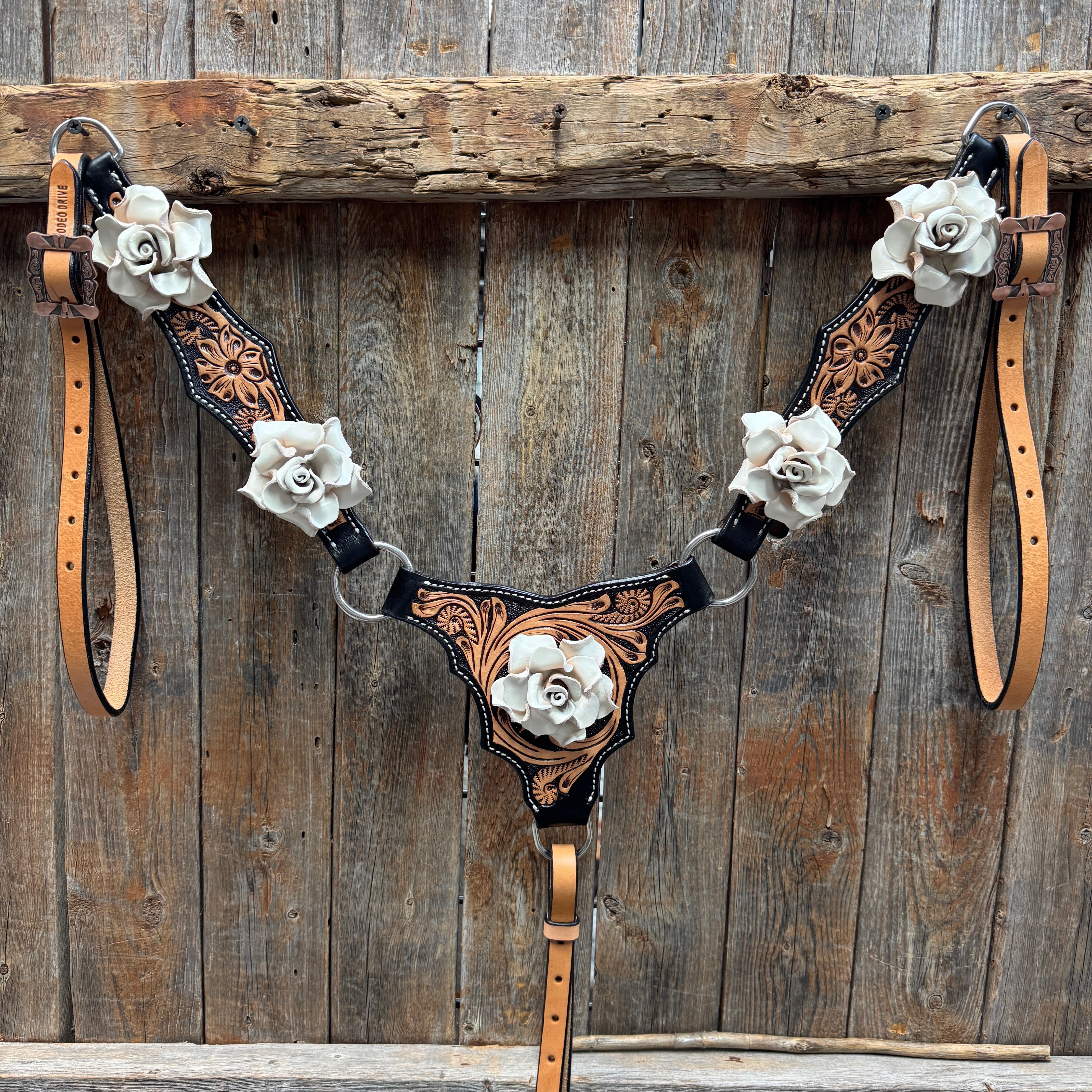 Two Tone Floral Triangle White Rose One Ear / Gladiator Breastcollar Tack Set #OEBC534