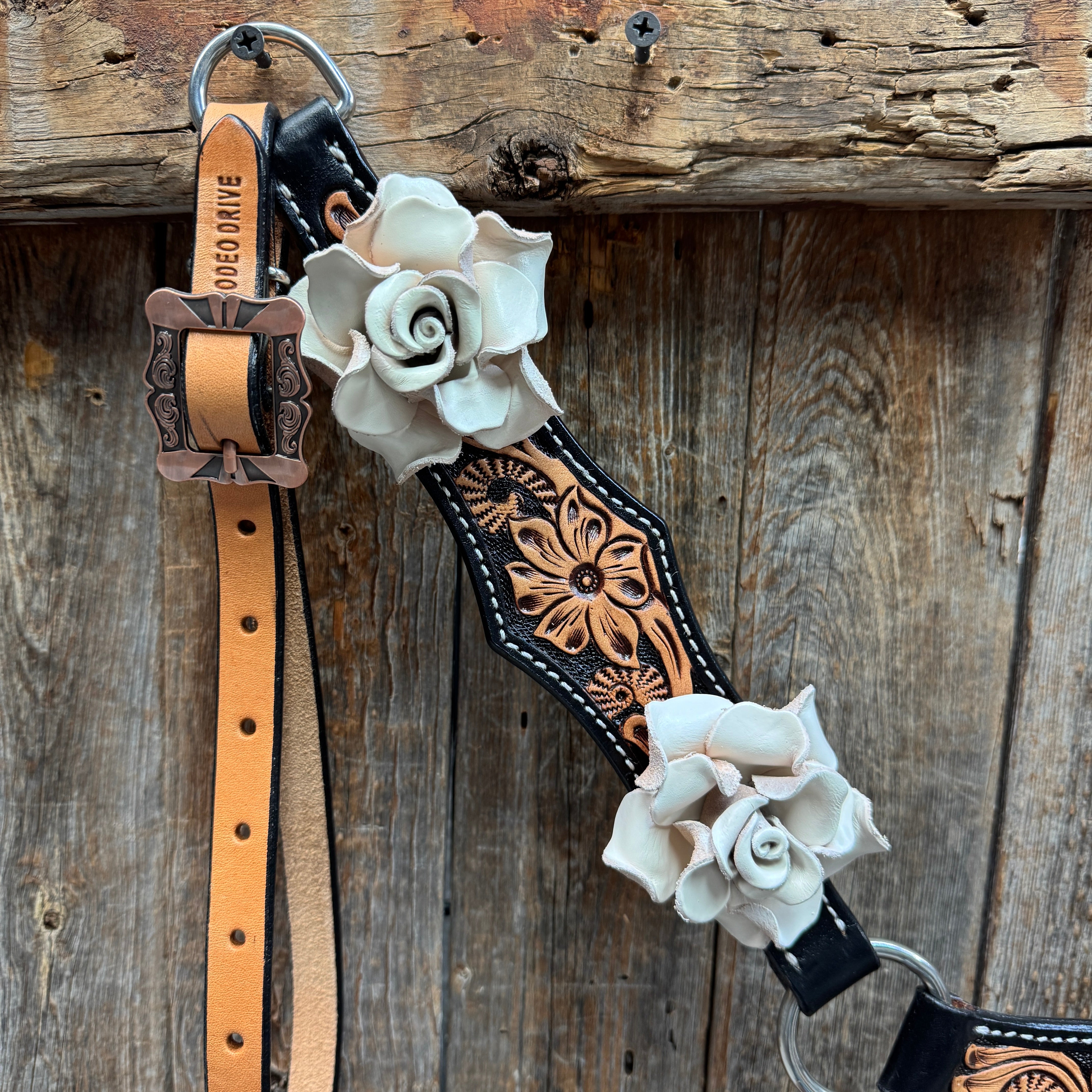 Two Tone Floral Triangle White Rose One Ear / Gladiator Breastcollar Tack Set #OEBC534