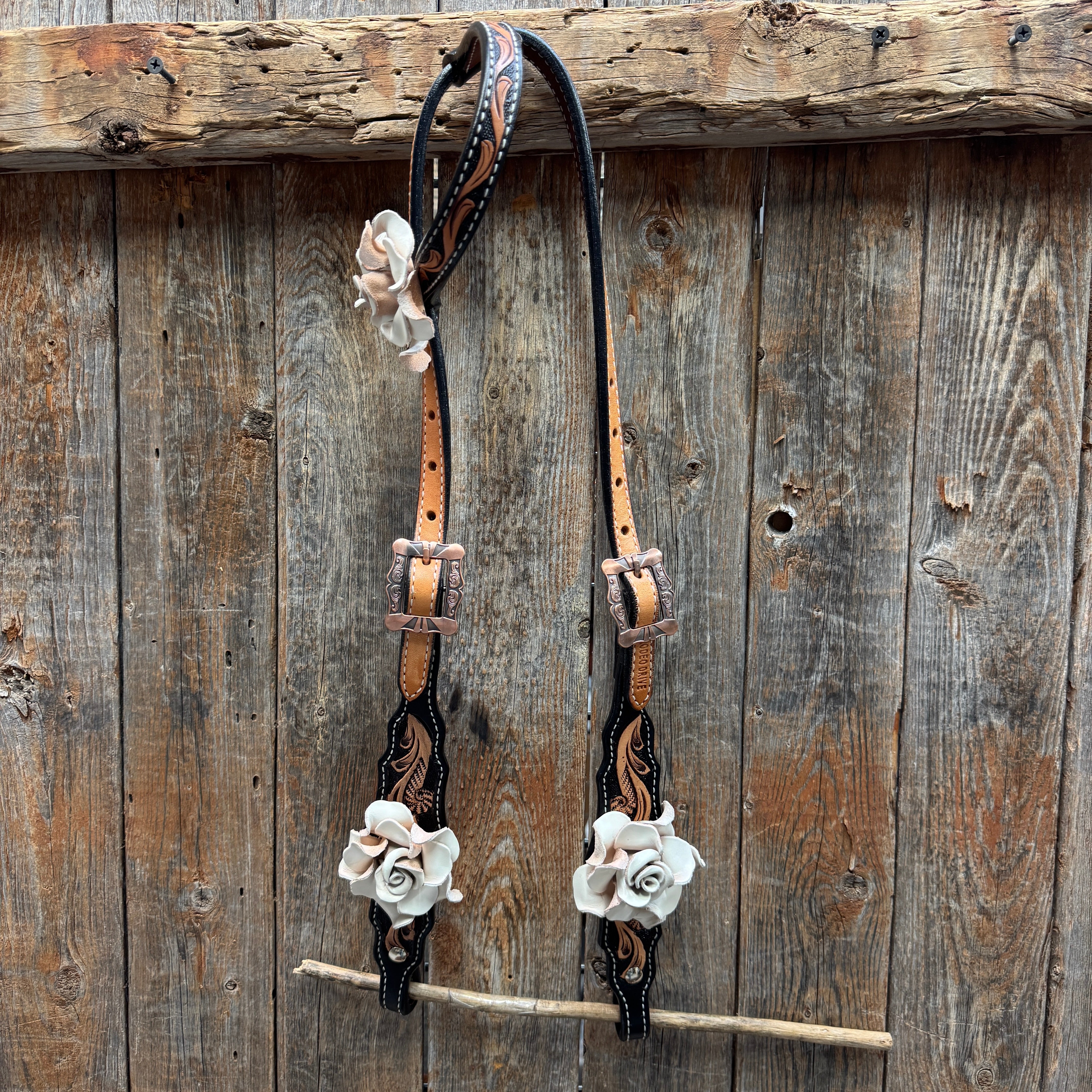 Two Tone Floral Triangle White Rose One Ear / Gladiator Breastcollar Tack Set #OEBC534