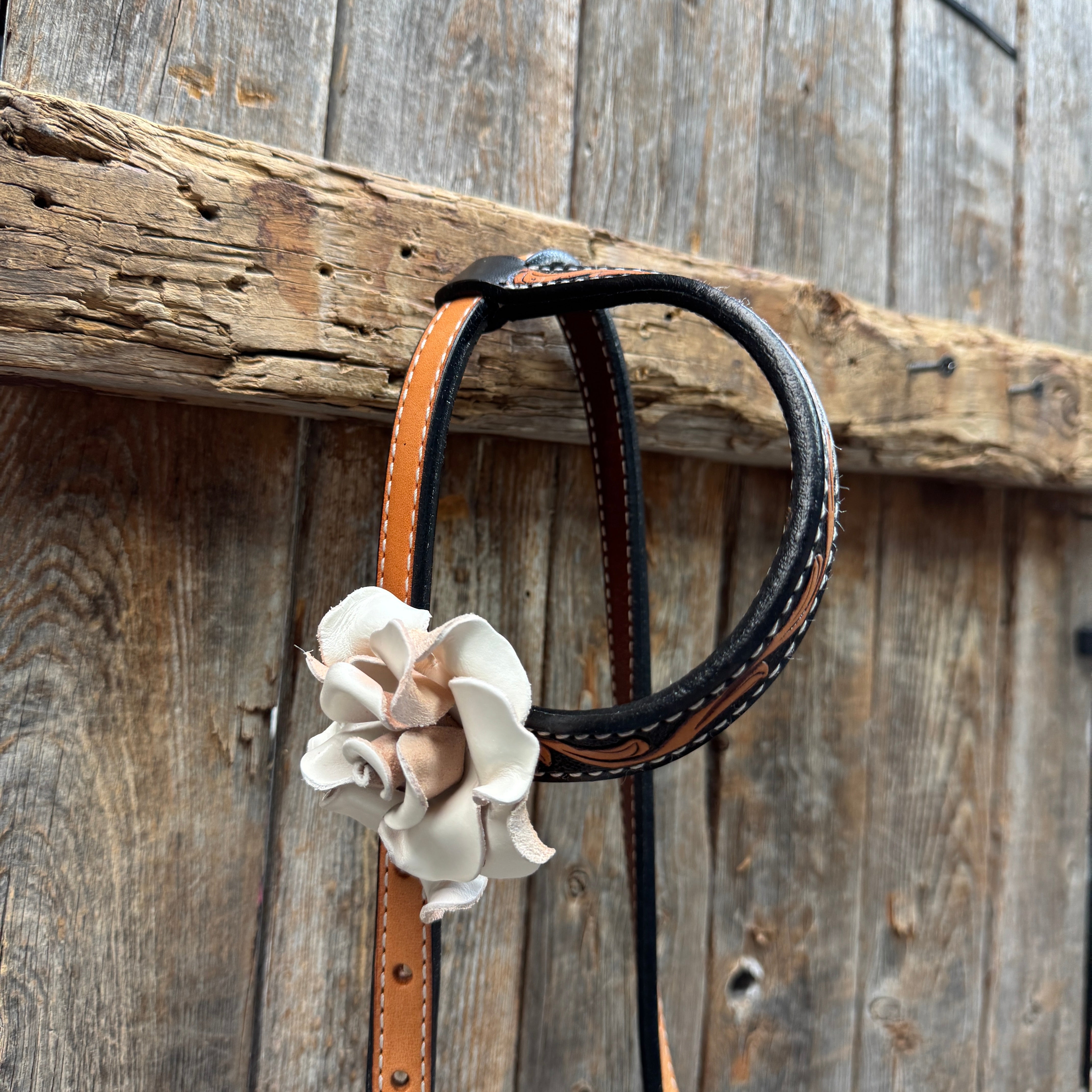 Two Tone Floral Triangle White Rose One Ear / Gladiator Breastcollar Tack Set #OEBC534