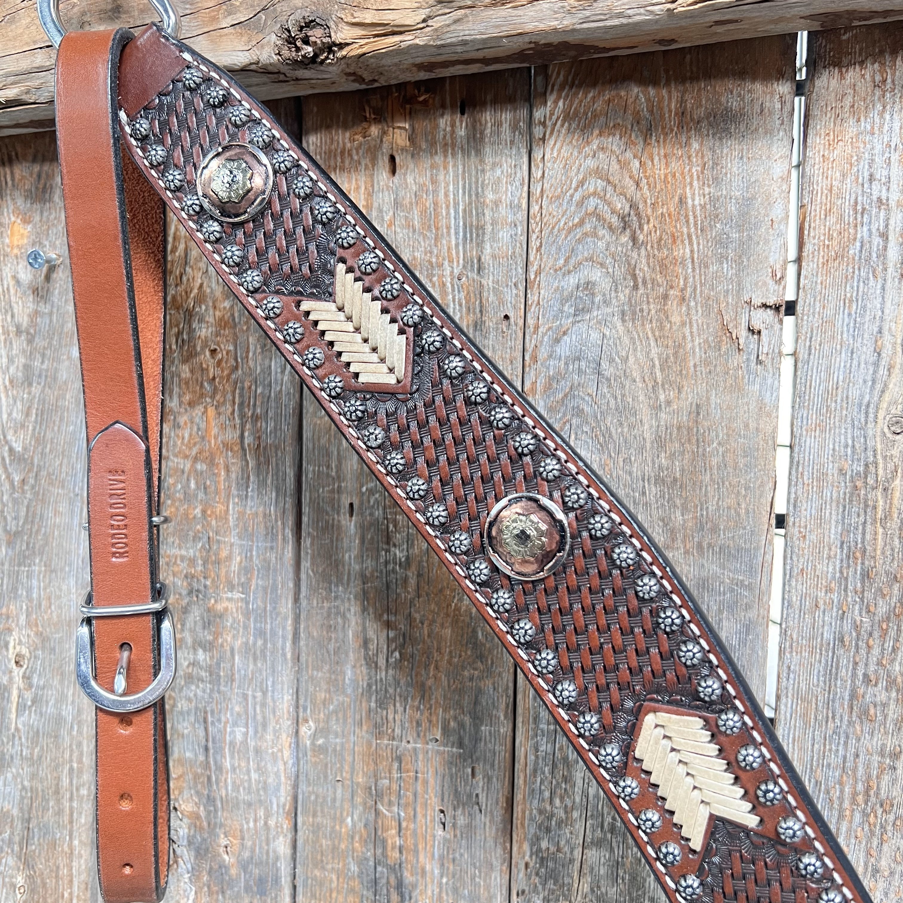 Rawhide Western Conchos One Ear and Breastcollar Tack Set #OEBC586