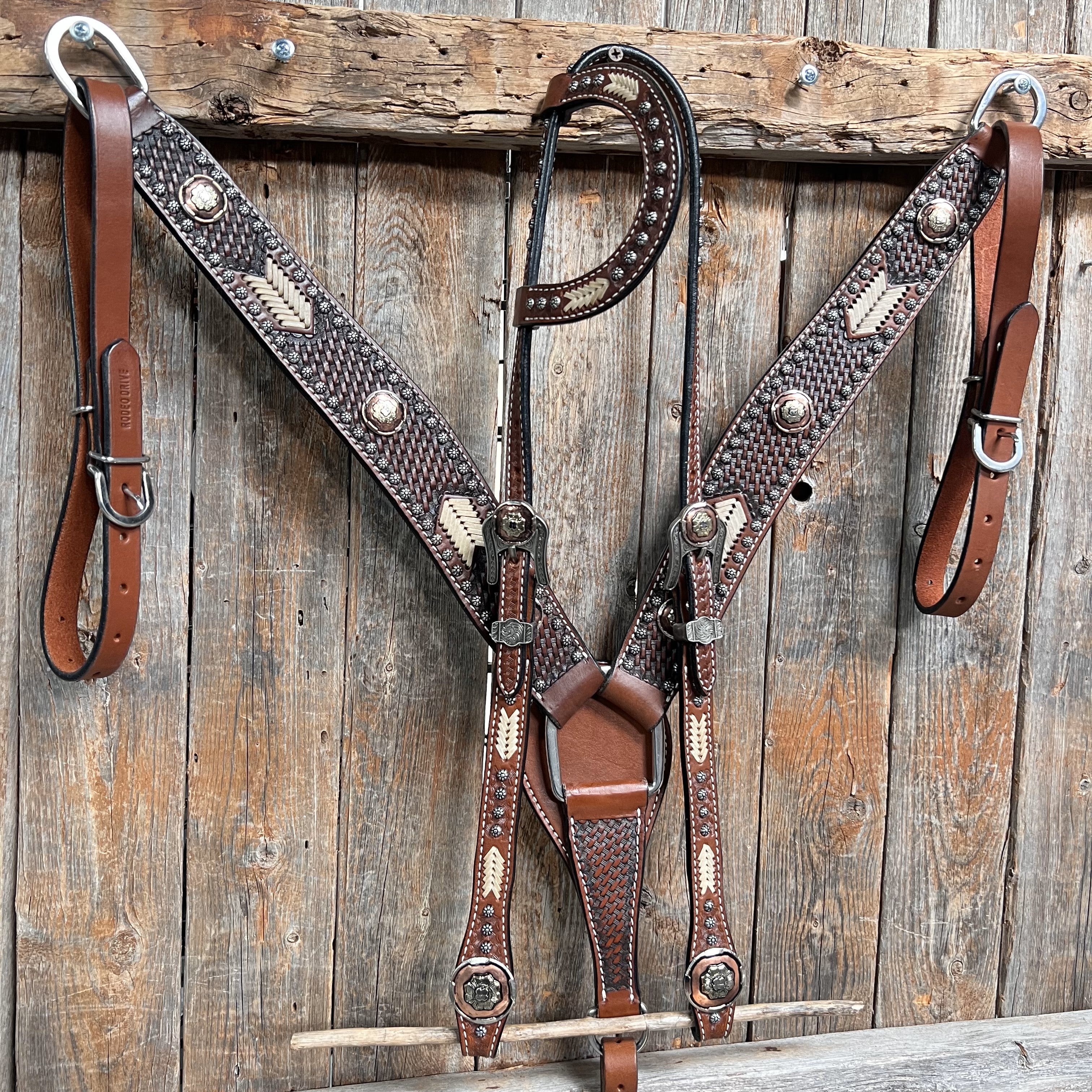 Rawhide Western Conchos One Ear and Breastcollar Tack Set #OEBC586