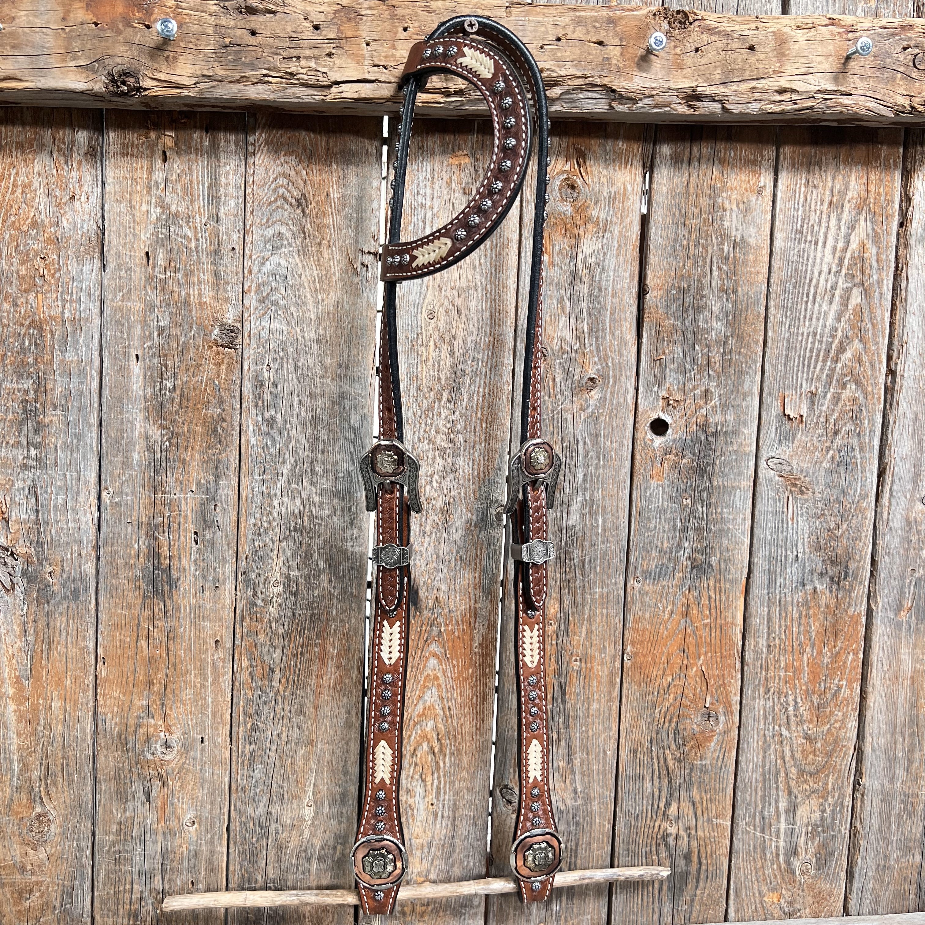 Rawhide Western Conchos One Ear and Breastcollar Tack Set #OEBC586