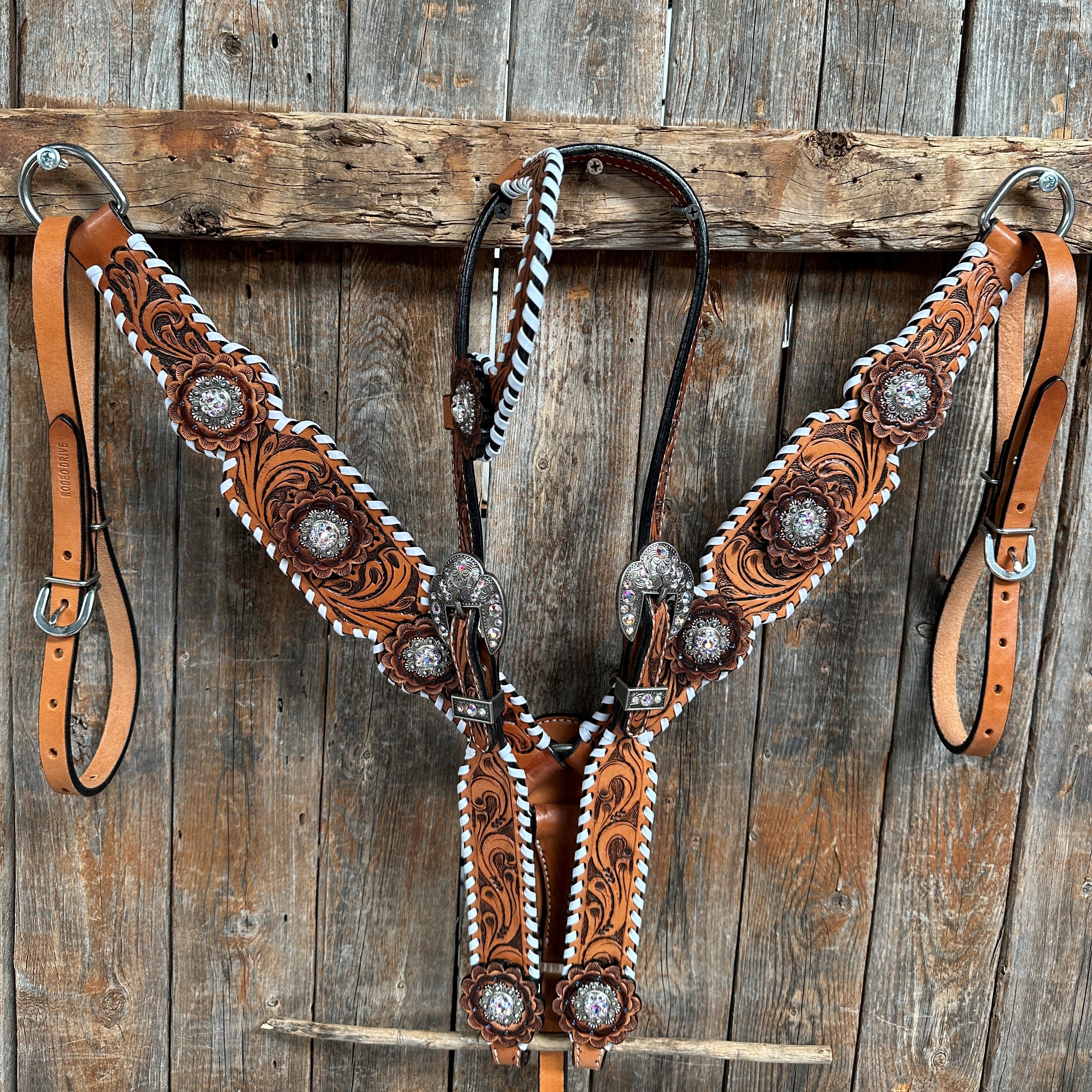 Light Oil Whipstitch Clear and Rosettes One Ear/ Breastcollar Tack Set #OEBC576