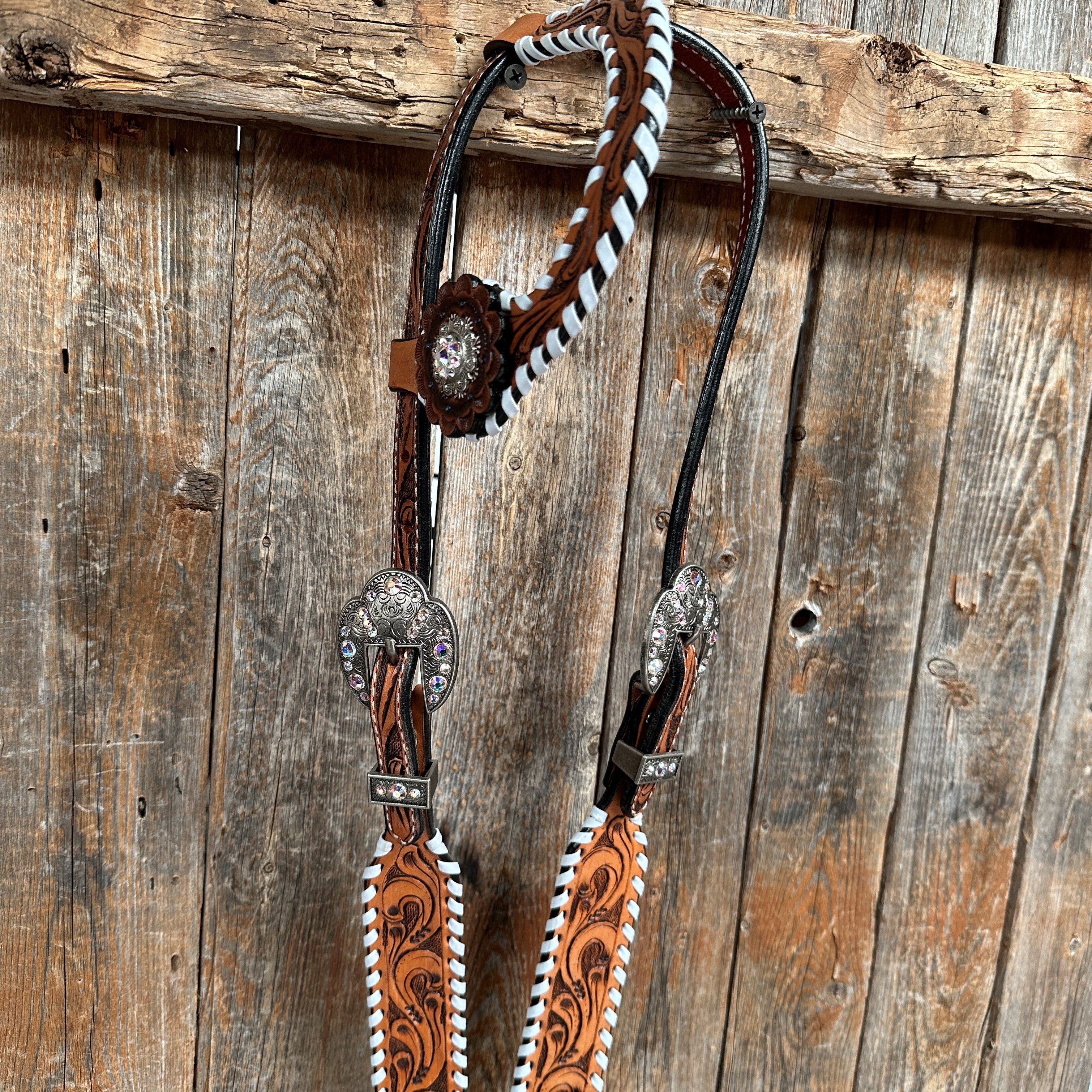 Light Oil Whipstitch Clear and Rosettes One Ear/ Breastcollar Tack Set #OEBC576