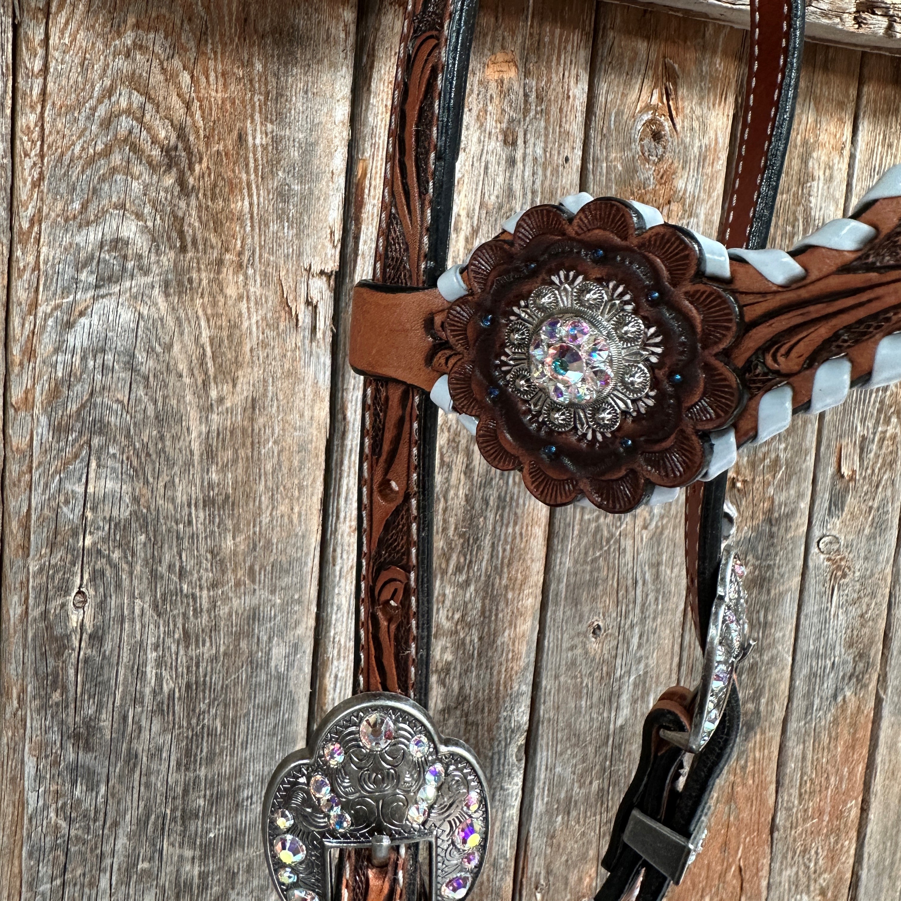 Light Oil Whipstitch Clear and Rosettes One Ear/ Breastcollar Tack Set #OEBC576