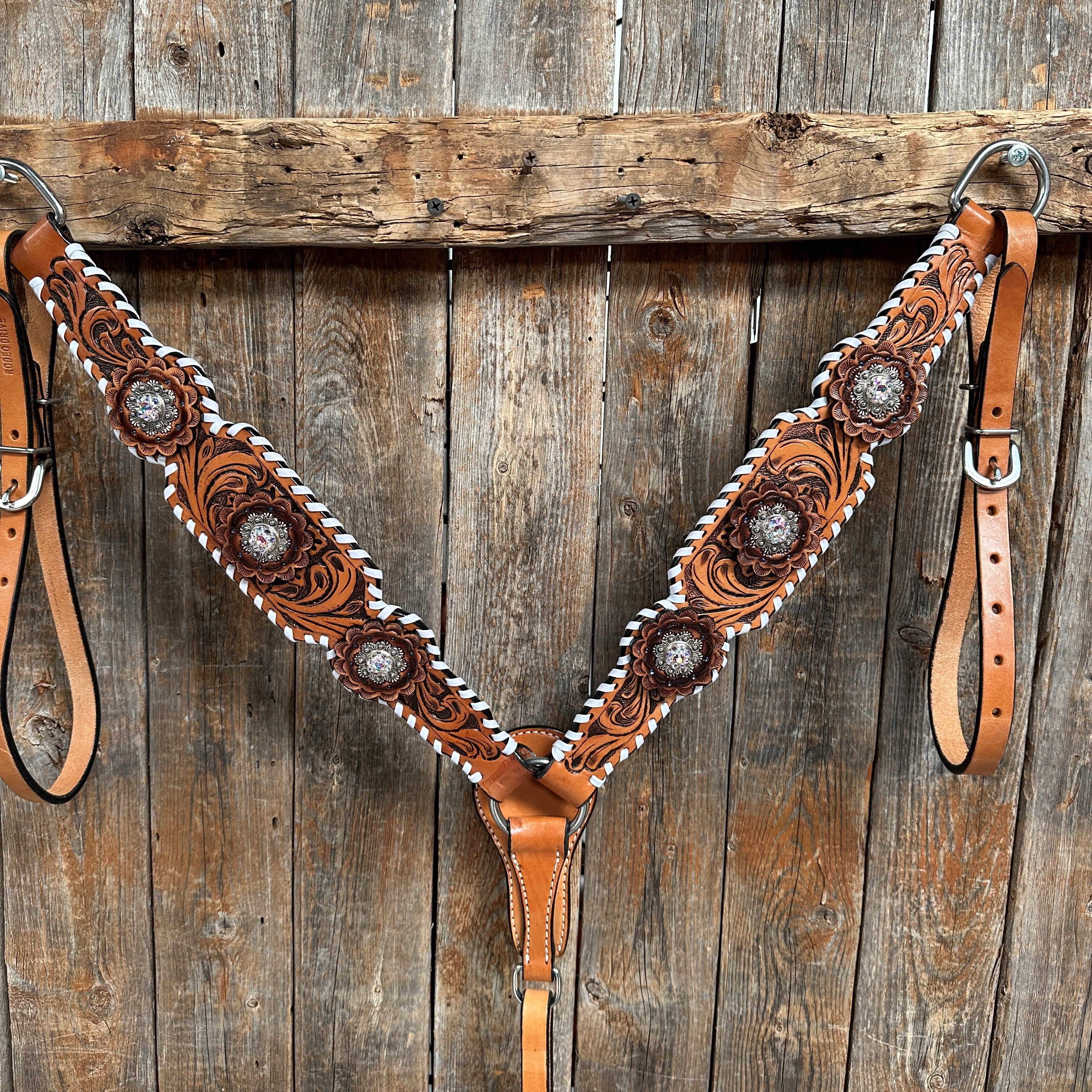 Light Oil Whipstitch Clear and Rosettes One Ear/ Breastcollar Tack Set #OEBC576