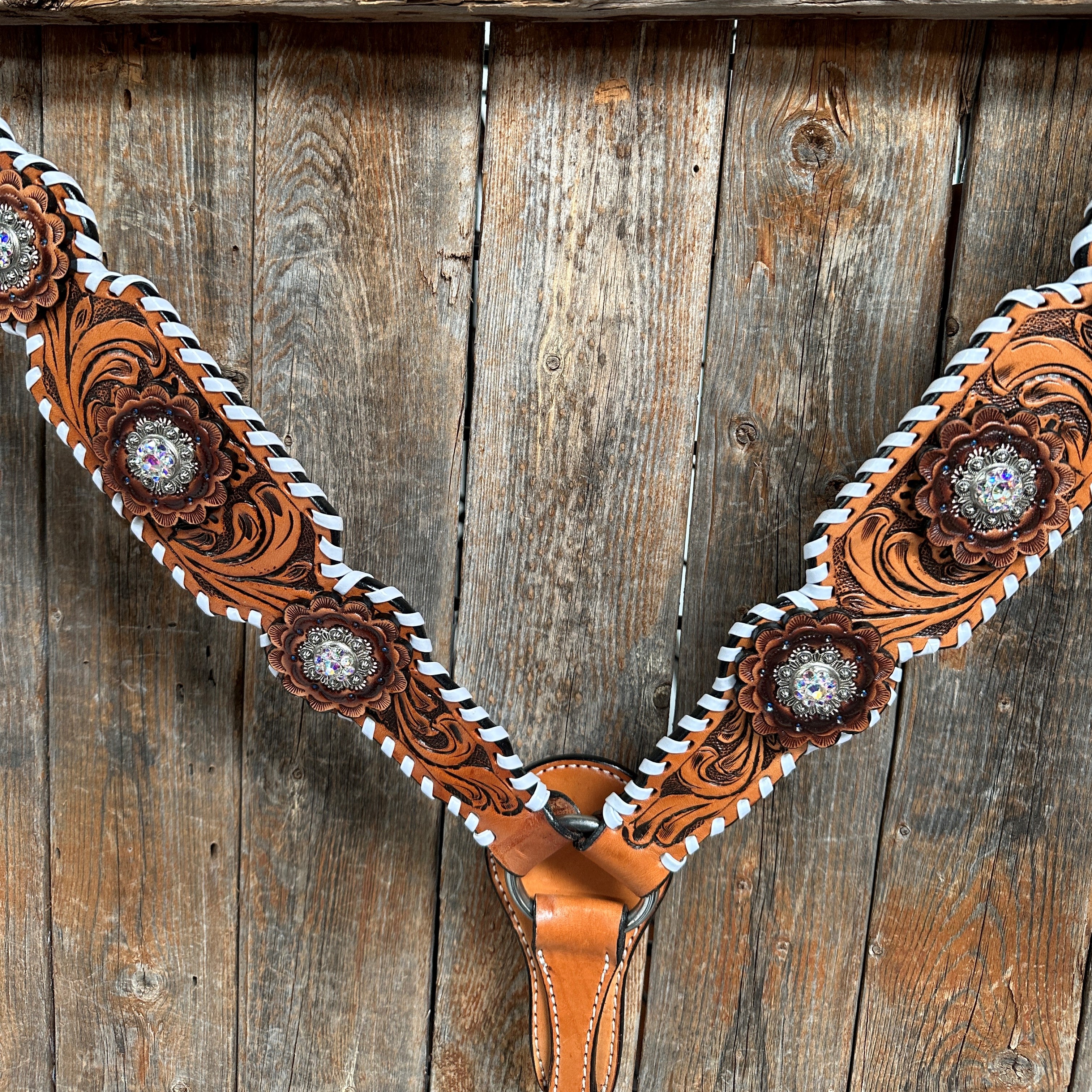 Light Oil Whipstitch Clear and Rosettes One Ear/ Breastcollar Tack Set #OEBC576