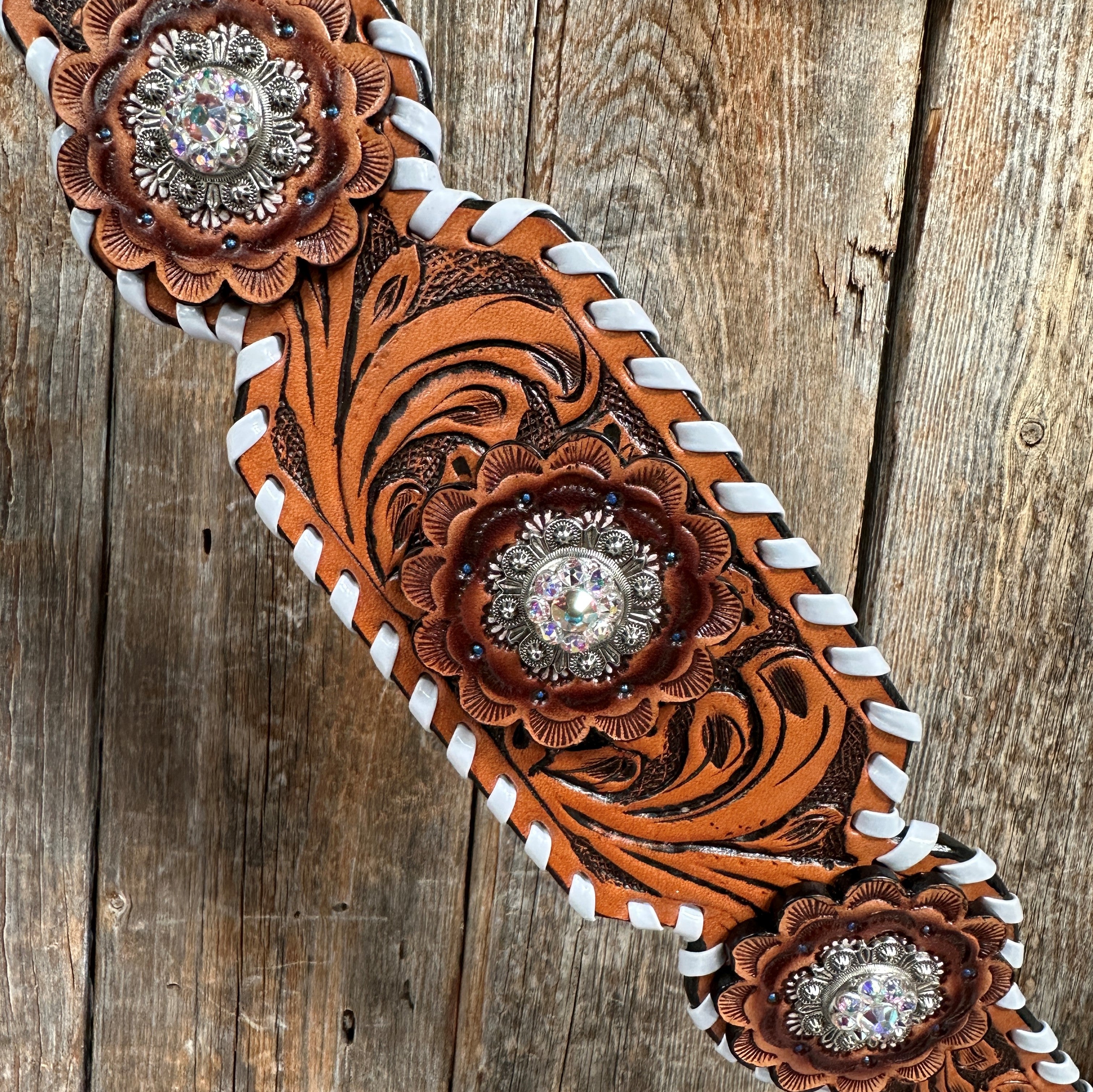 Light Oil Whipstitch Clear and Rosettes One Ear/ Breastcollar Tack Set #OEBC576