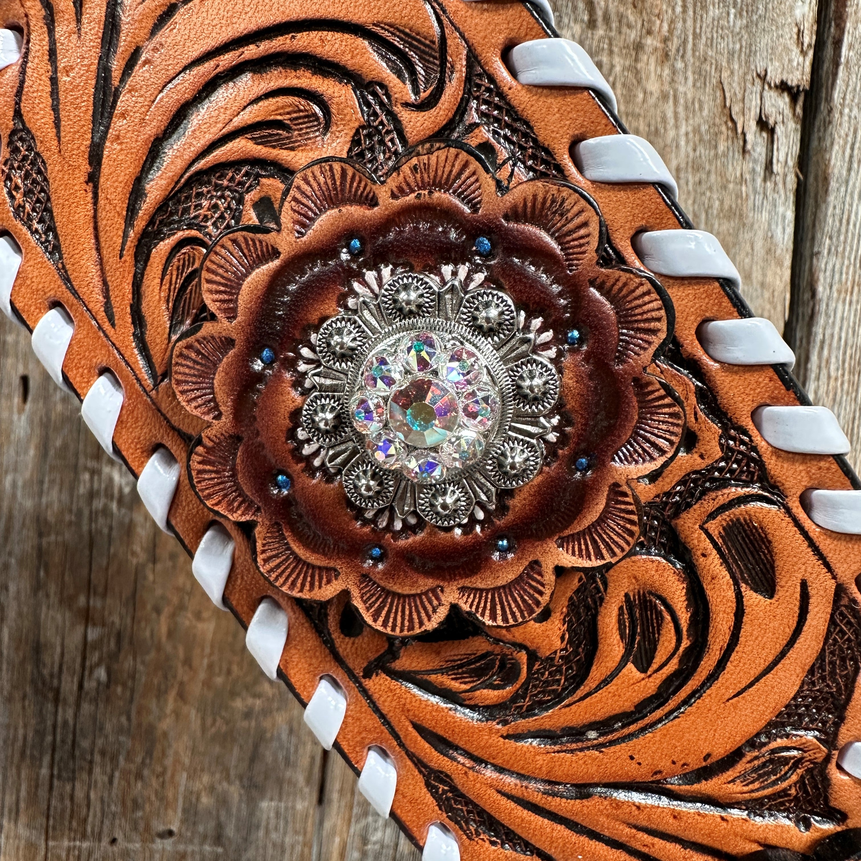 Light Oil Whipstitch Clear and Rosettes One Ear/ Breastcollar Tack Set #OEBC576