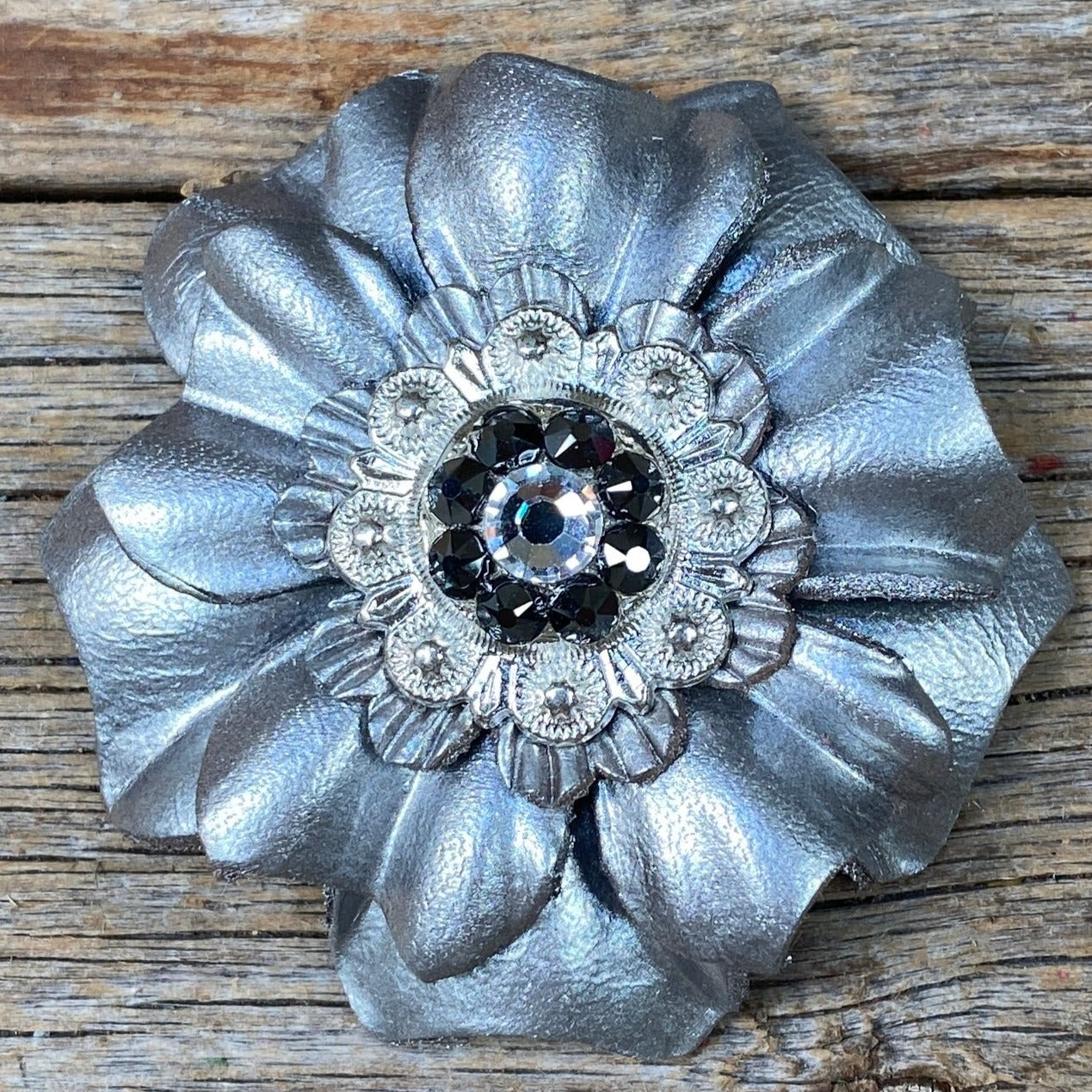 Silver Carnation Flower With Bright Silver Jet, Clear 1" Concho