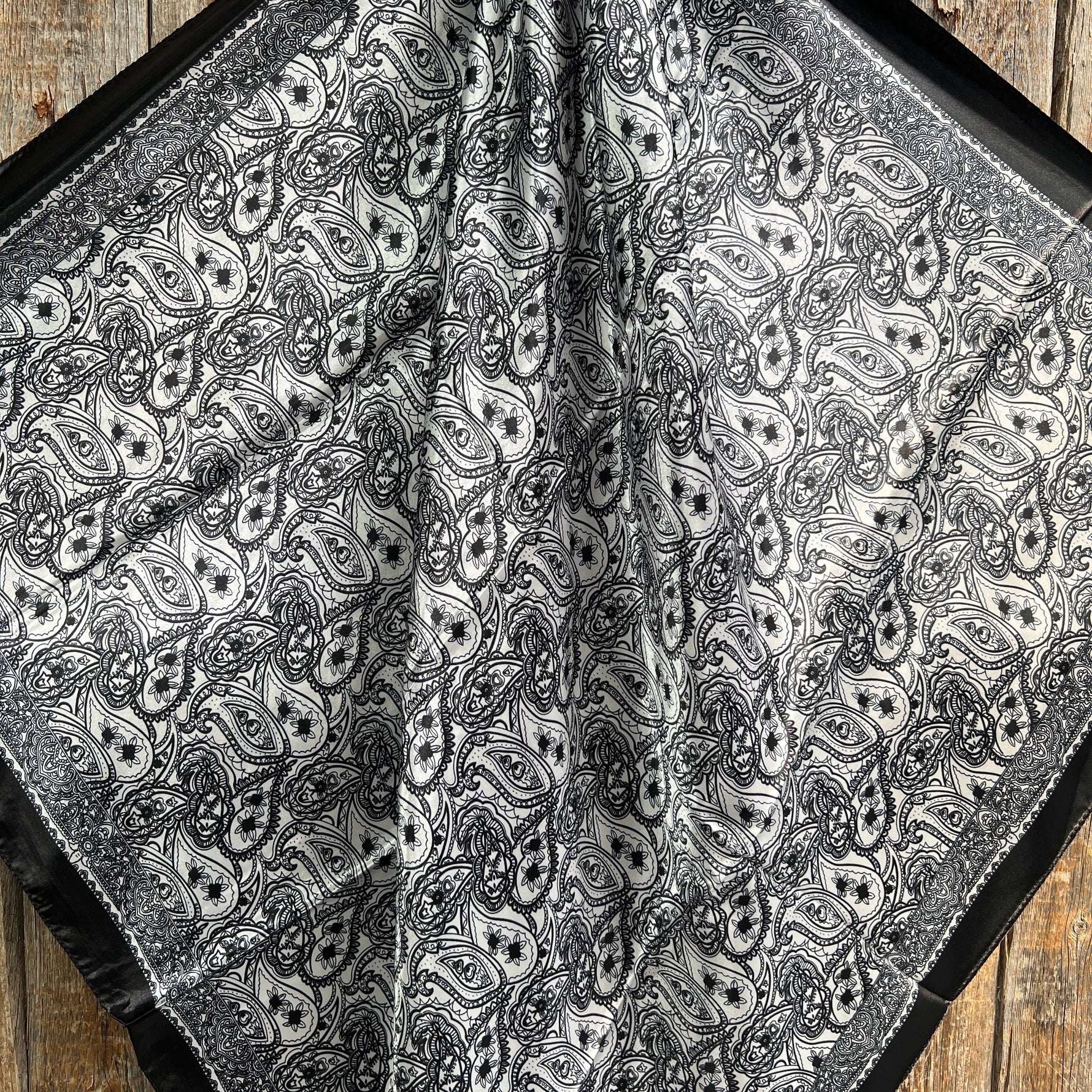 35X35"  Black & White Paisley Wild Rag / Scarf WR3401