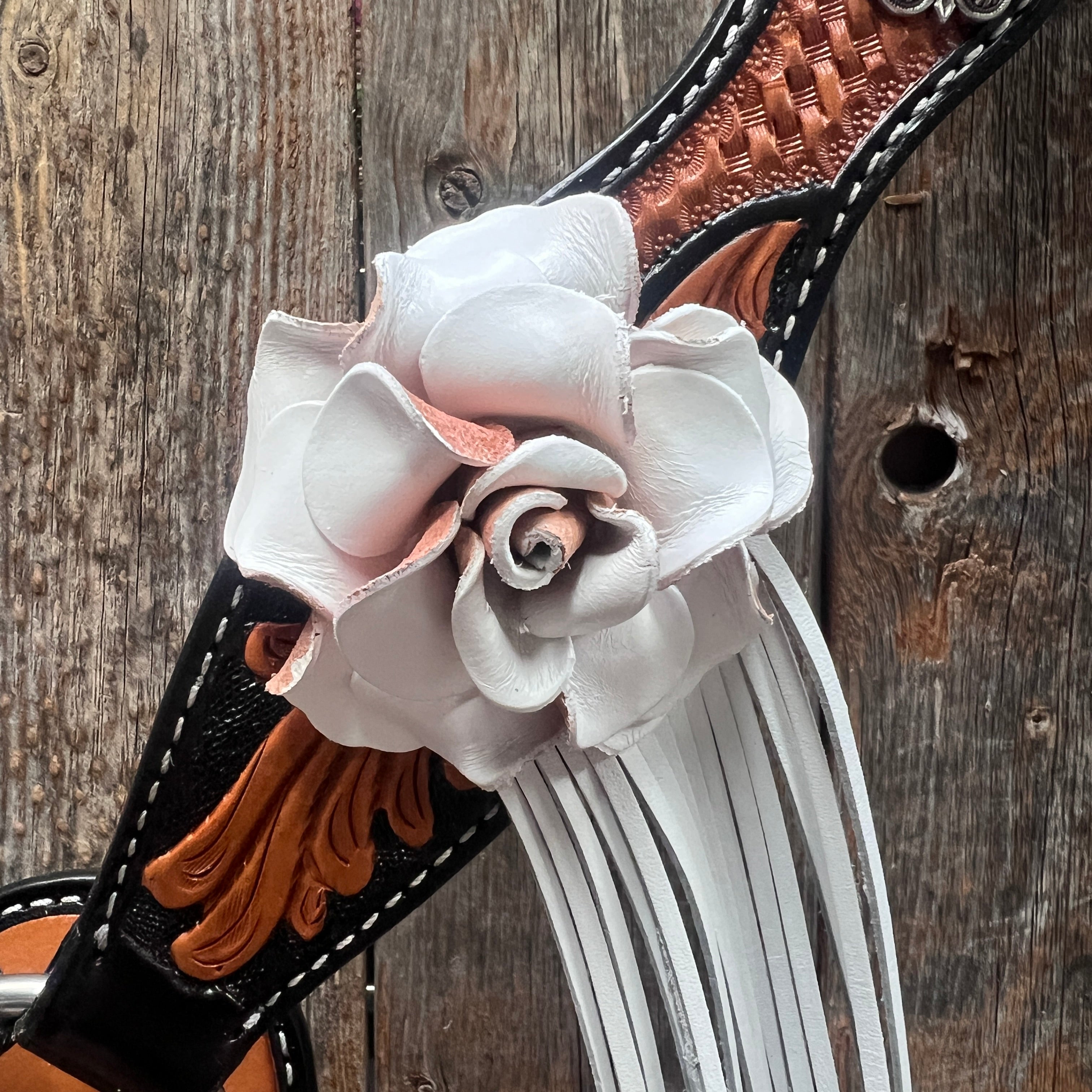 Two Tone Leaf White Browband/One Ear Headstall & Breastcollar Tack Set #BBBC618
