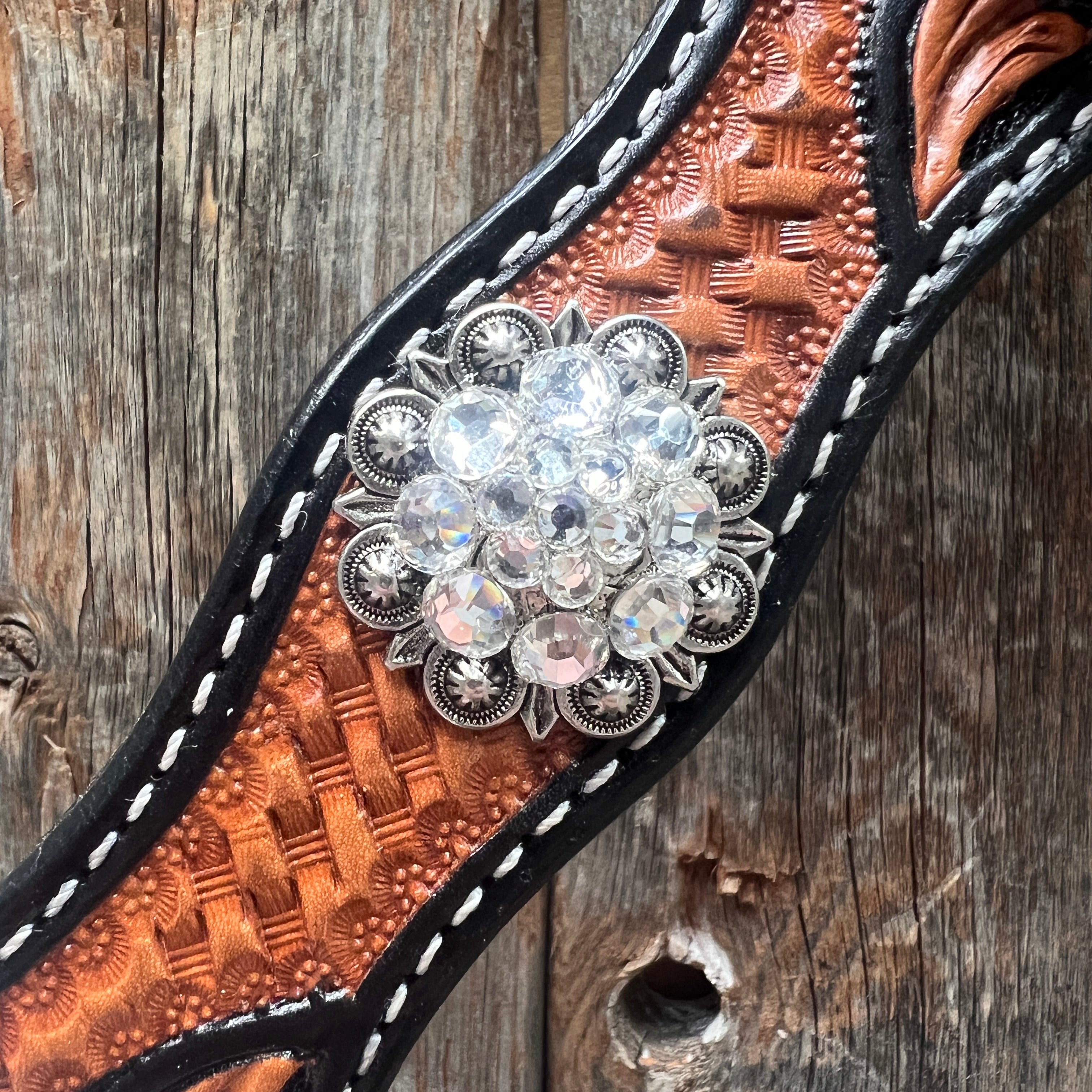 Two Tone Leaf White Browband/One Ear Headstall & Breastcollar Tack Set #BBBC618