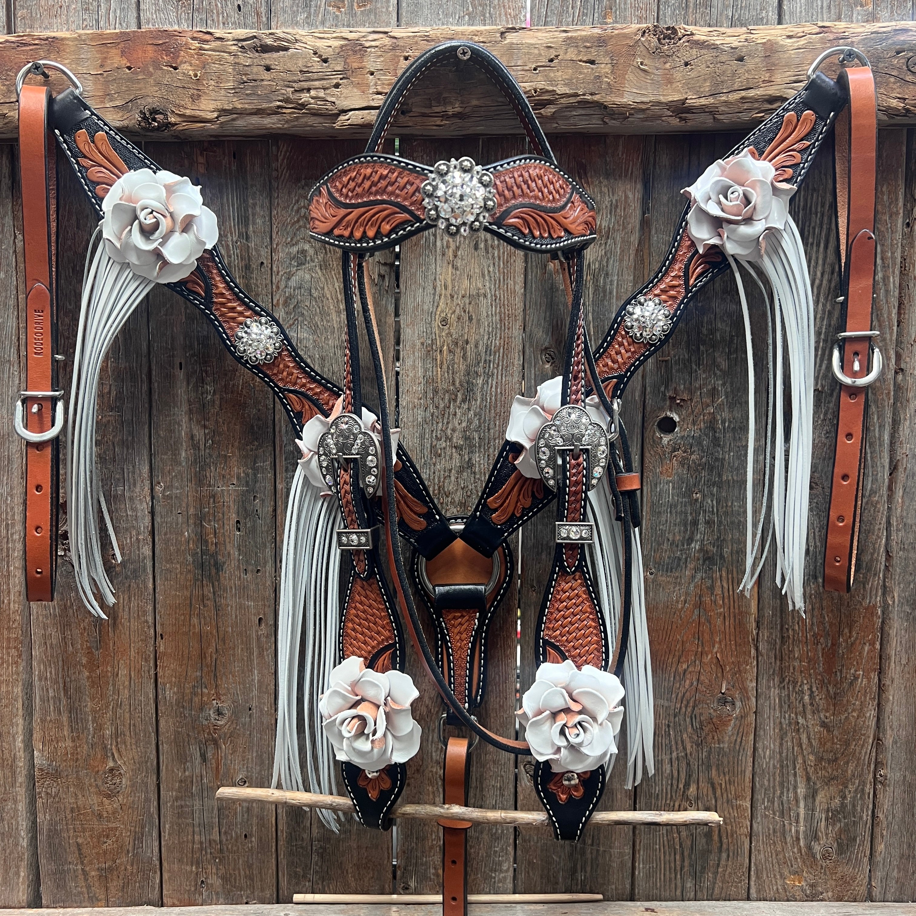 Two Tone Leaf White Browband/One Ear Headstall & Breastcollar Tack Set #BBBC618