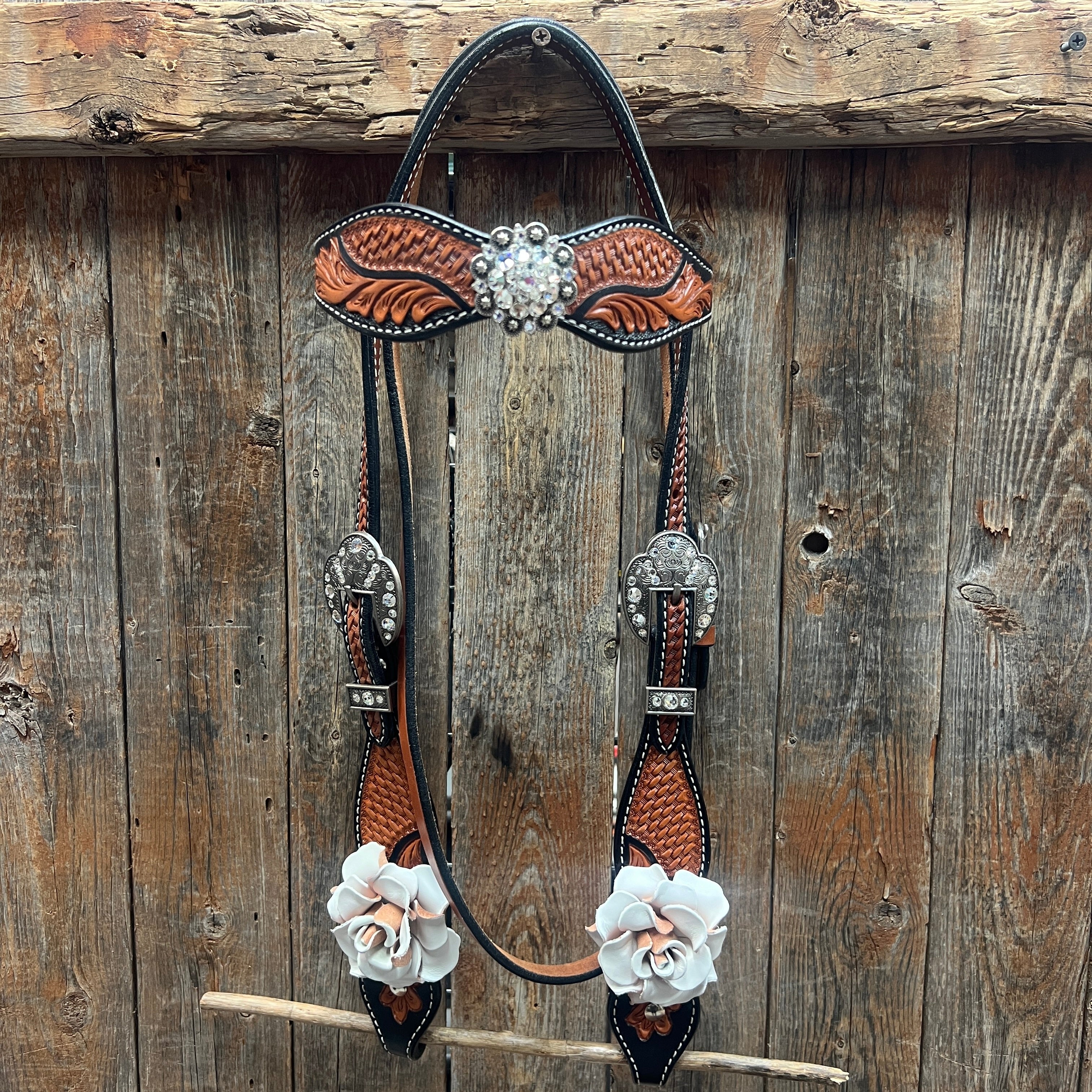 Two Tone Leaf White Browband/One Ear Headstall & Breastcollar Tack Set #BBBC618