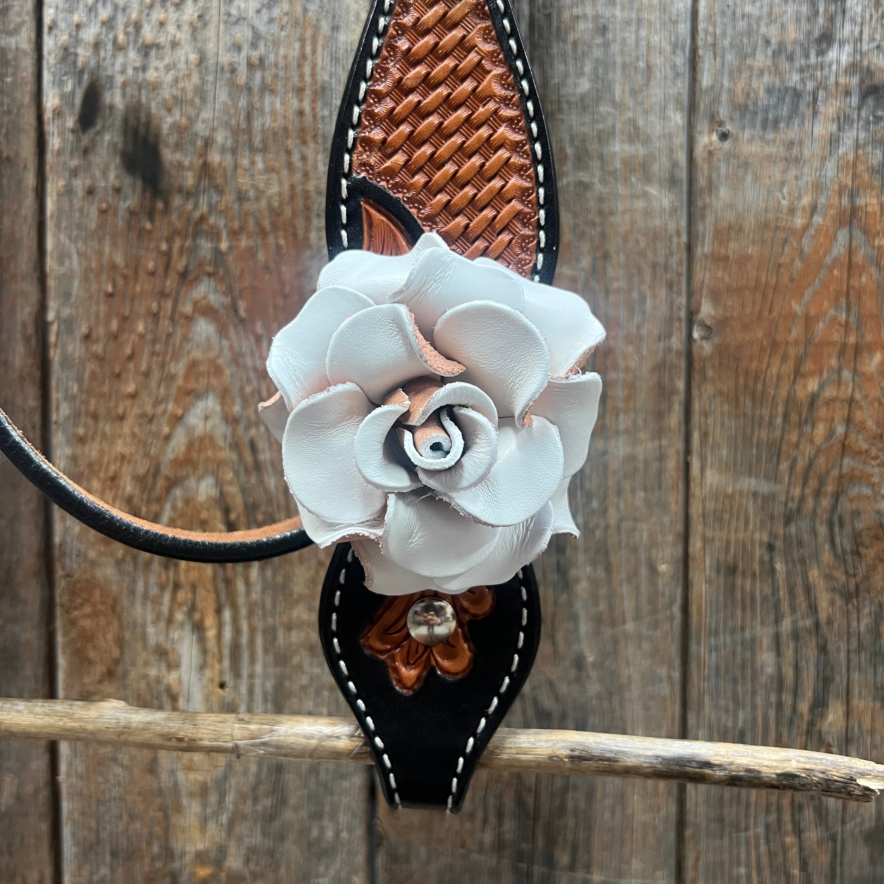 Two Tone Leaf White Browband/One Ear Headstall & Breastcollar Tack Set #BBBC618