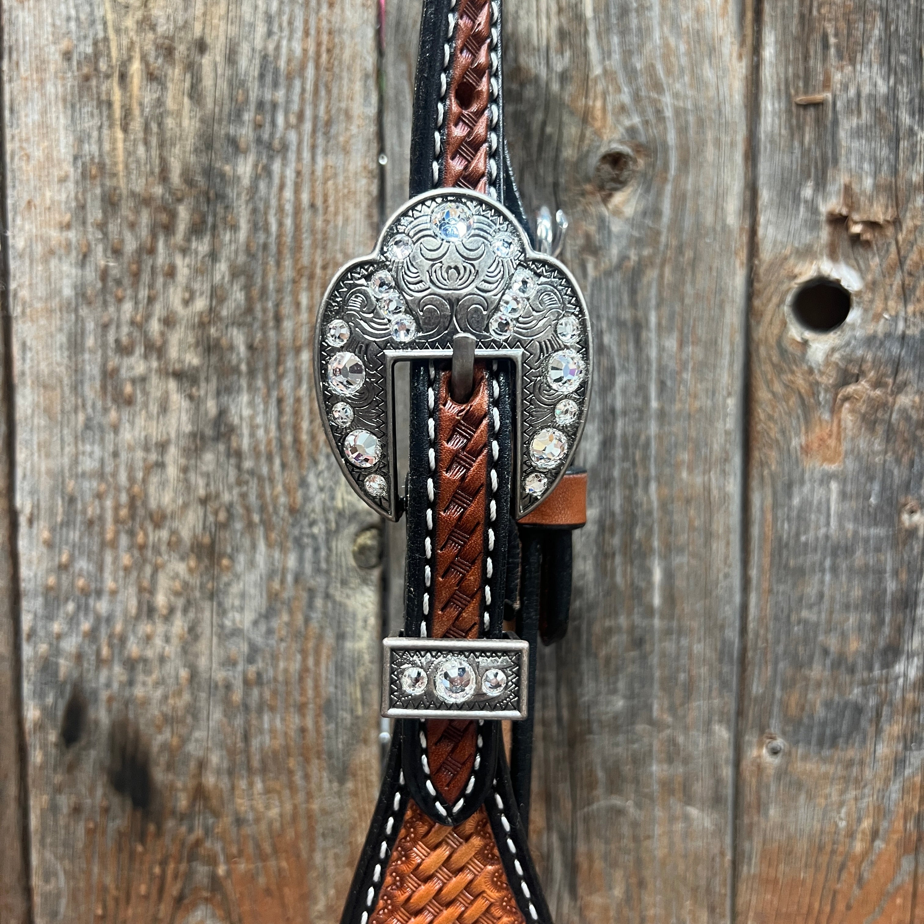 Two Tone Leaf White Browband/One Ear Headstall & Breastcollar Tack Set #BBBC618