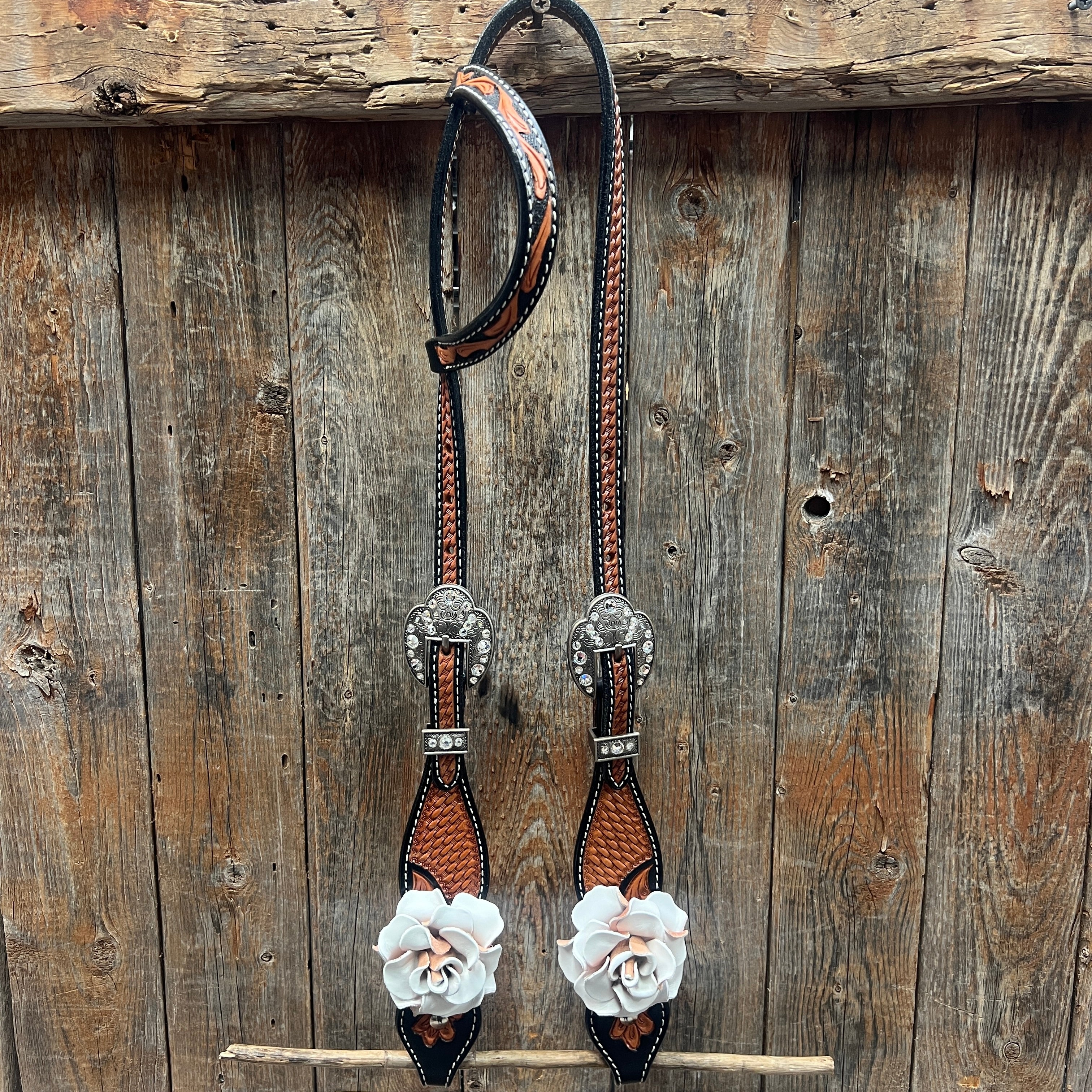 Two Tone Leaf White Browband/One Ear Headstall & Breastcollar Tack Set #BBBC618