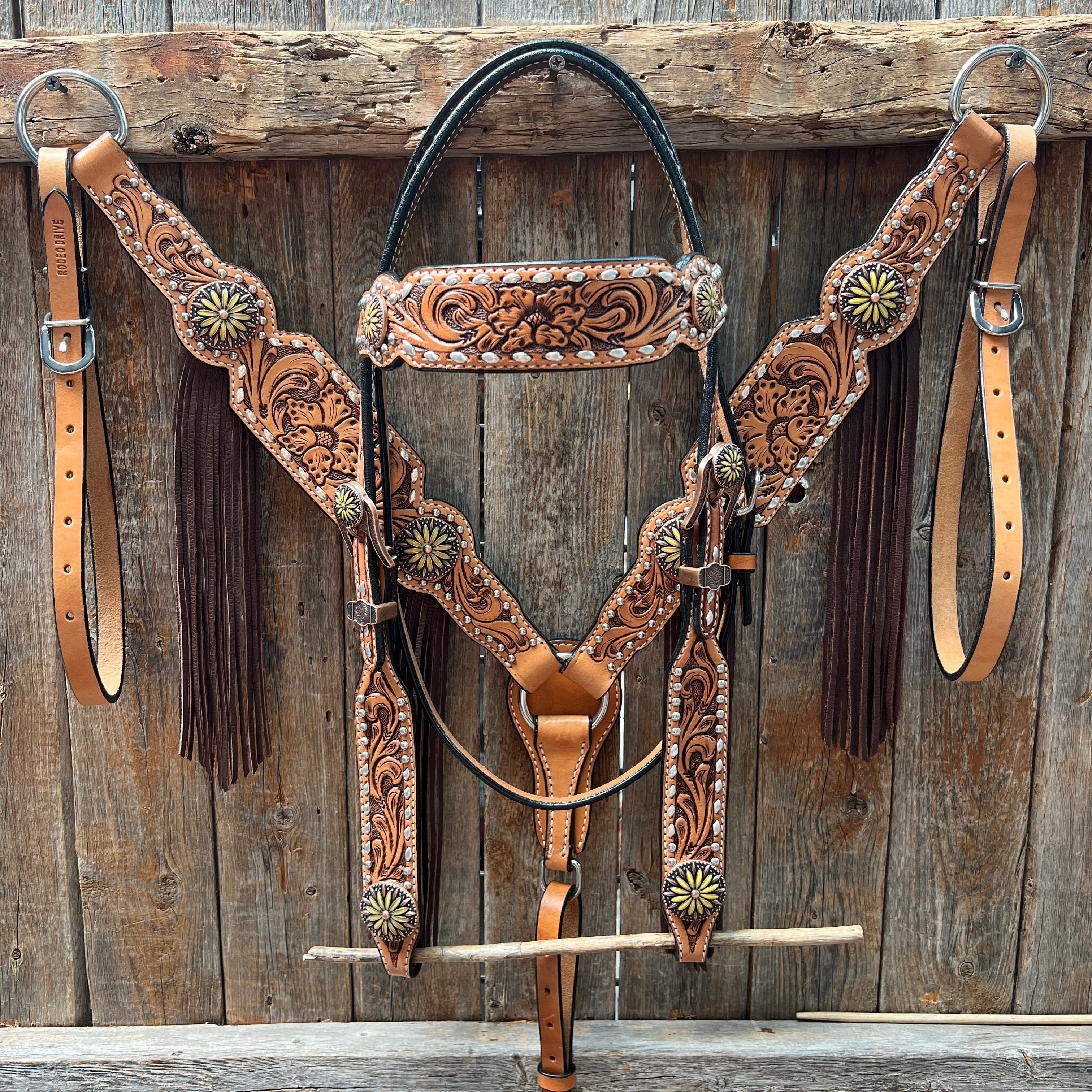 Silver Buckstitch and Yellow Daisy Browband/One Ear and Breastcollar Tack Set #BBBC640