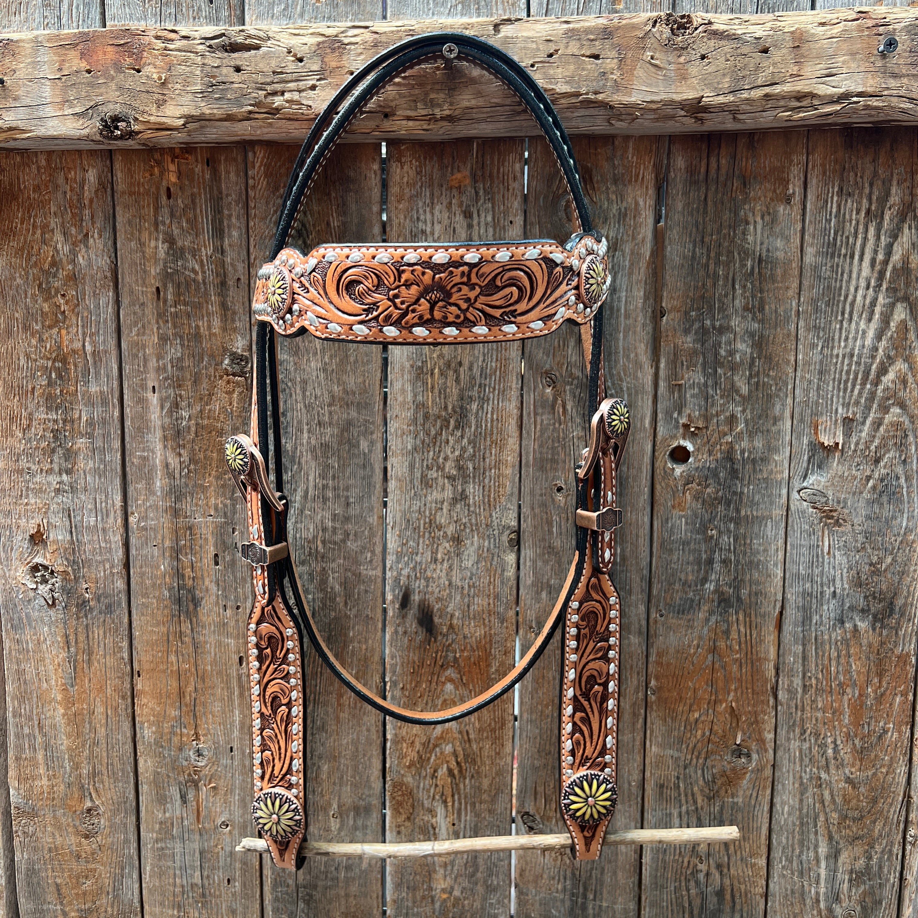 Silver Buckstitch and Yellow Daisy Browband/One Ear and Breastcollar Tack Set #BBBC640