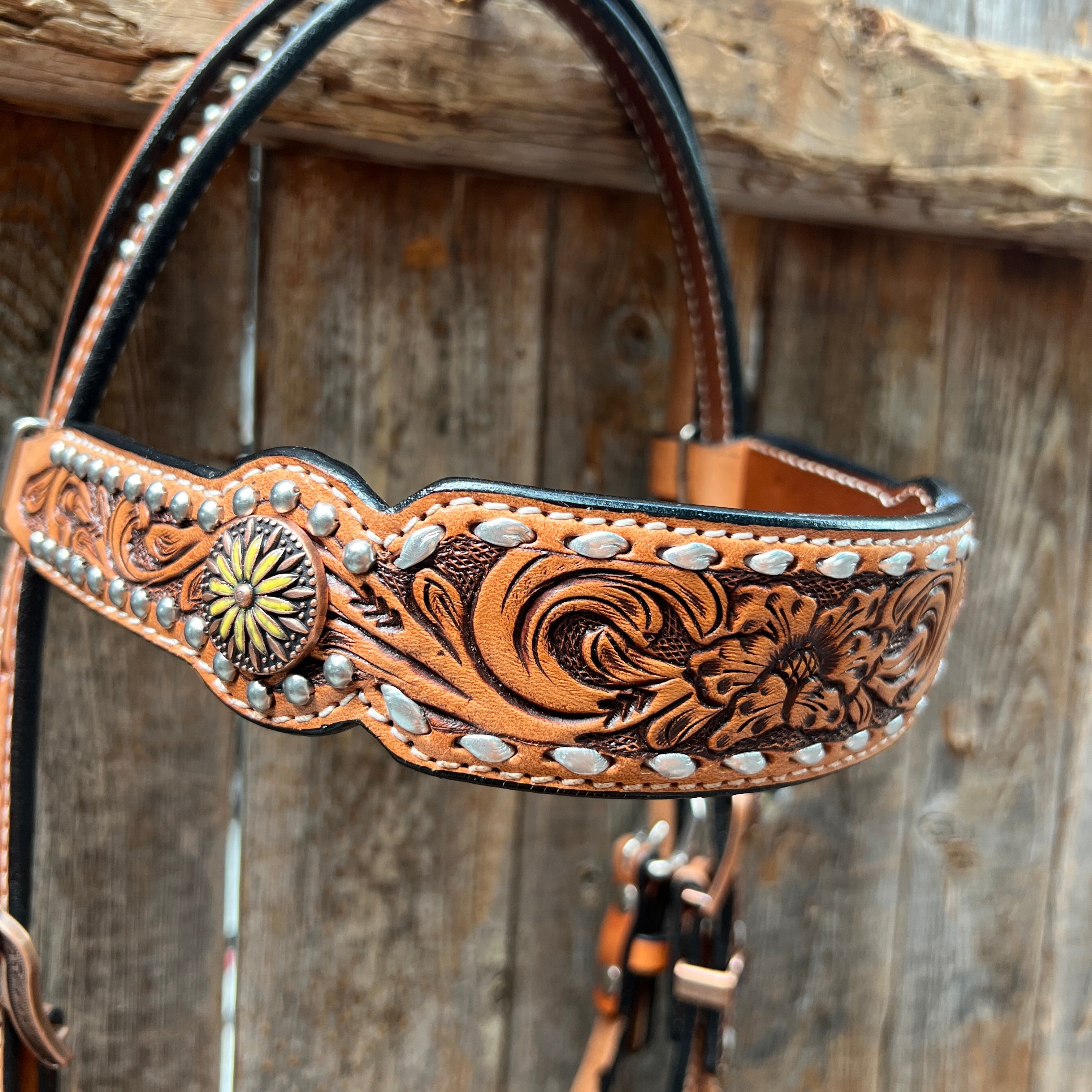 Silver Buckstitch and Yellow Daisy Browband/One Ear and Breastcollar Tack Set #BBBC640