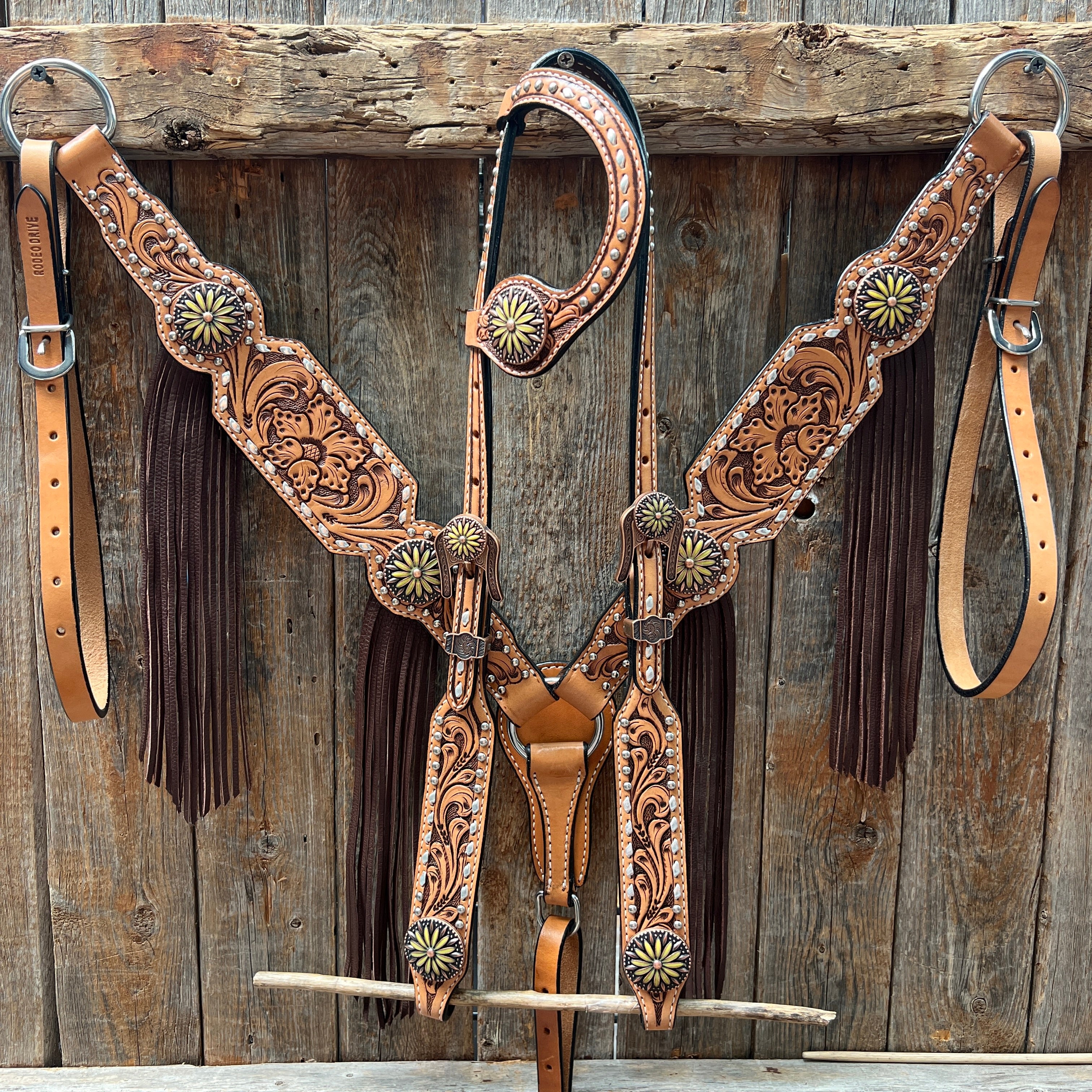 Silver Buckstitch and Yellow Daisy Browband/One Ear and Breastcollar Tack Set #BBBC640